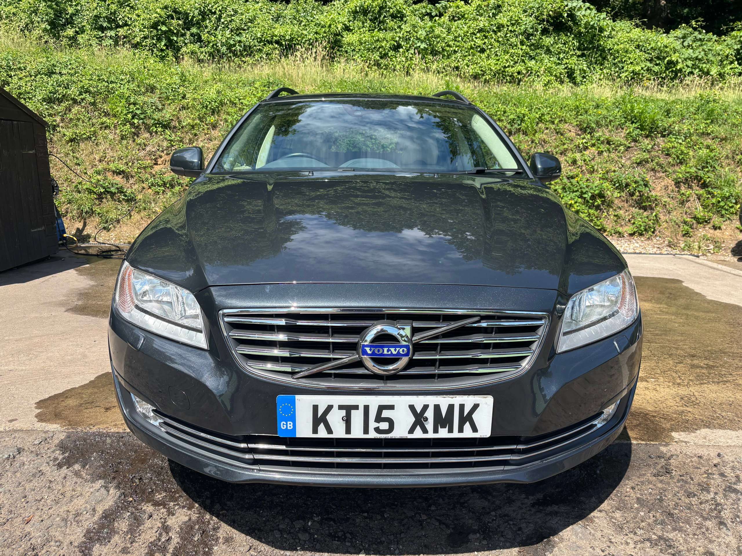 A 2015 VOLVO V70 2.0 D4 SE Nav Estate 5dr Diesel Auto Euro 6 (s/s) (181 ps) A 2015 VOLVO V70 2.0 D4 SE Nav Estate 5dr Diesel Auto Euro 6 (s/s) (181 ps)