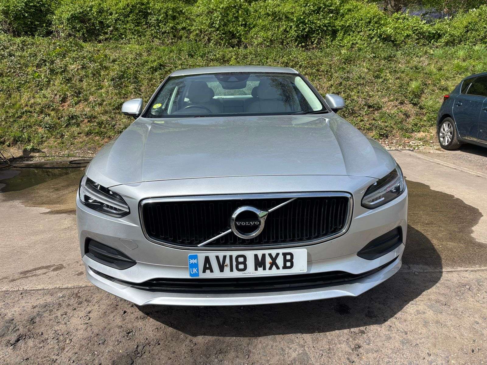 A 2018 VOLVO S90 2.0 D4 Momentum Saloon 4dr Diesel Auto Euro 6 (s/s) (190 ps) A 2018 VOLVO S90 2.0 D4 Momentum Saloon 4dr Diesel Auto Euro 6 (s/s) (190 ps)