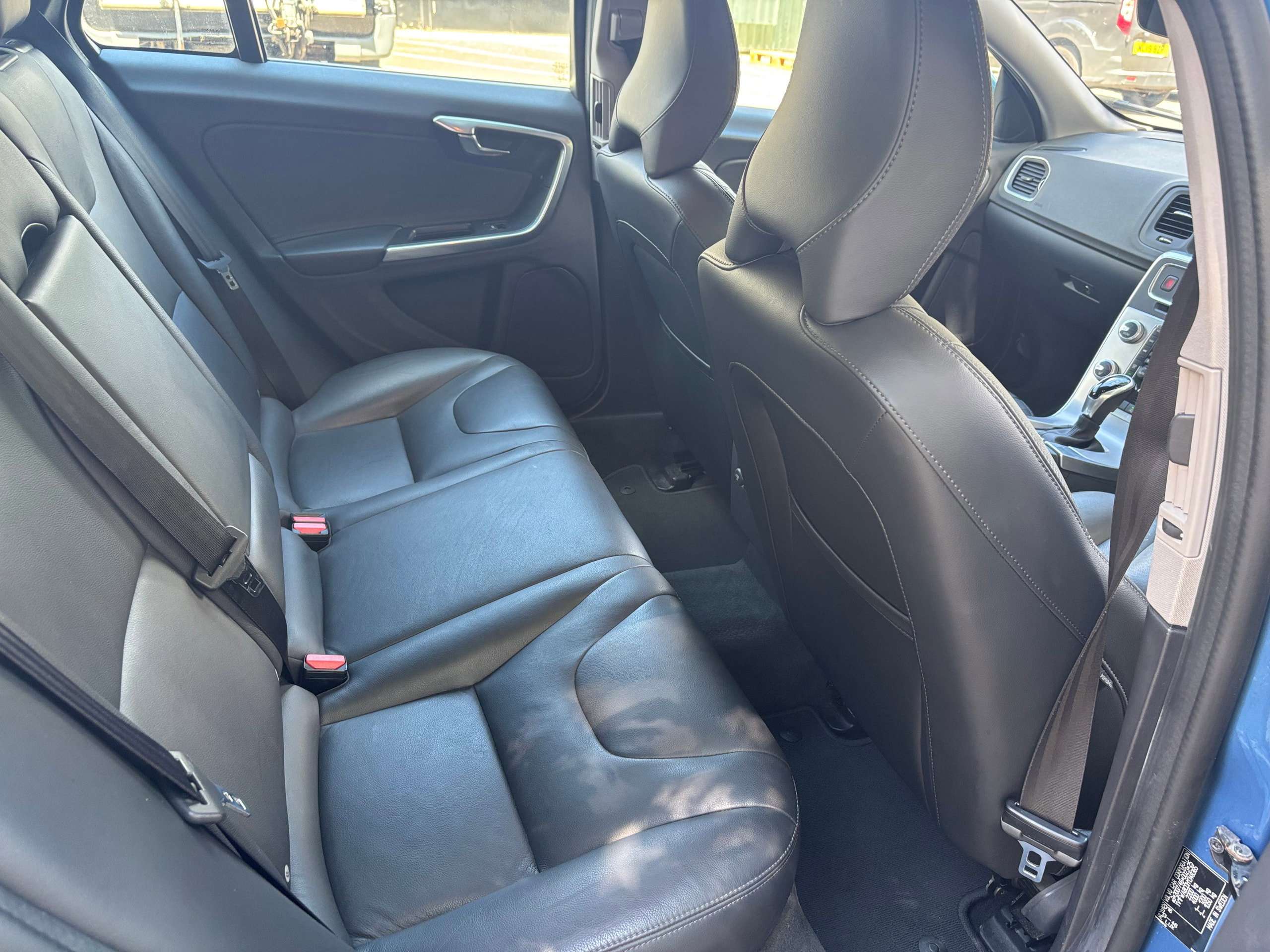 2016 VOLVO V60 2016 VOLVO V60