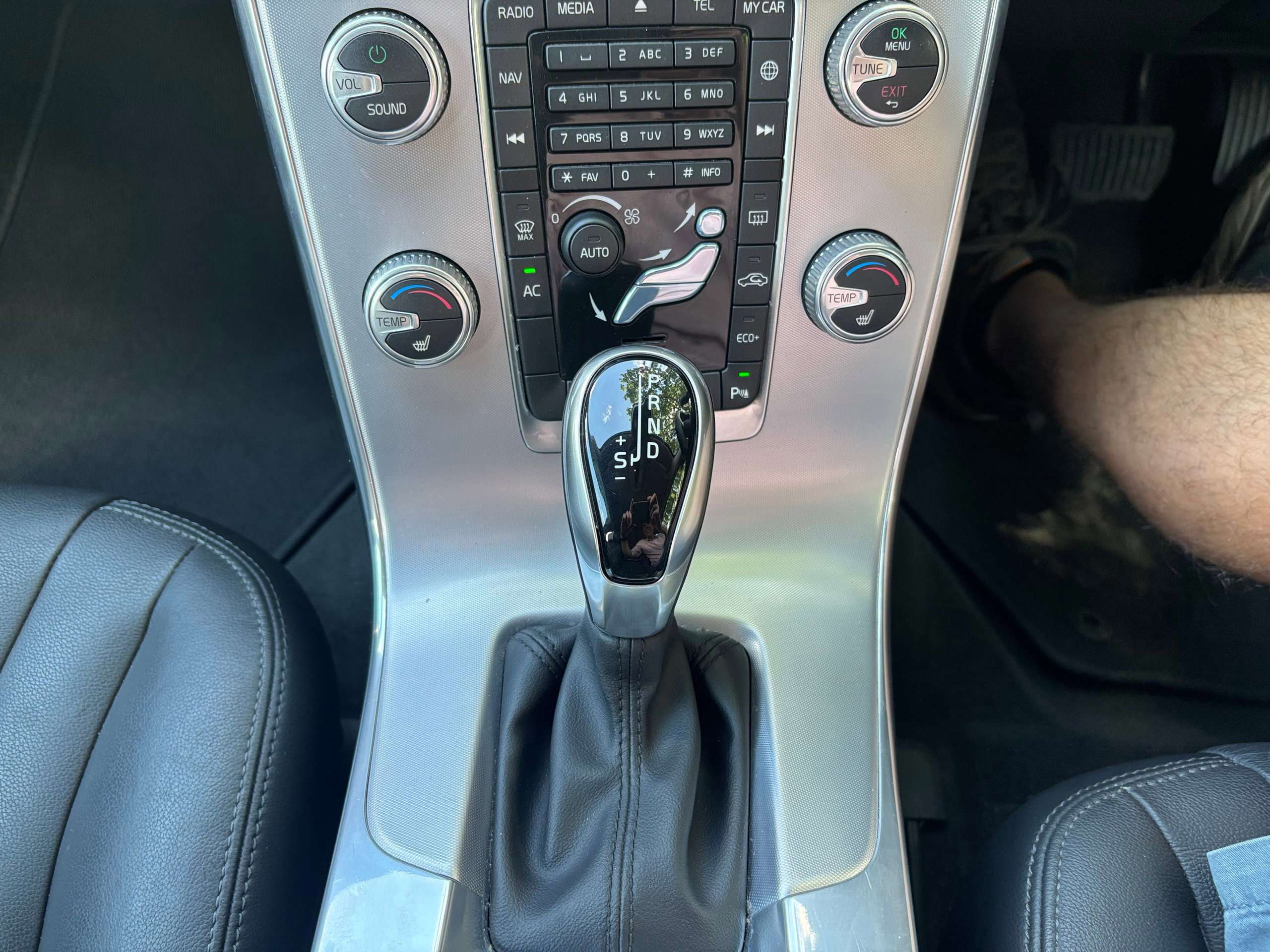 2016 VOLVO V60 2016 VOLVO V60