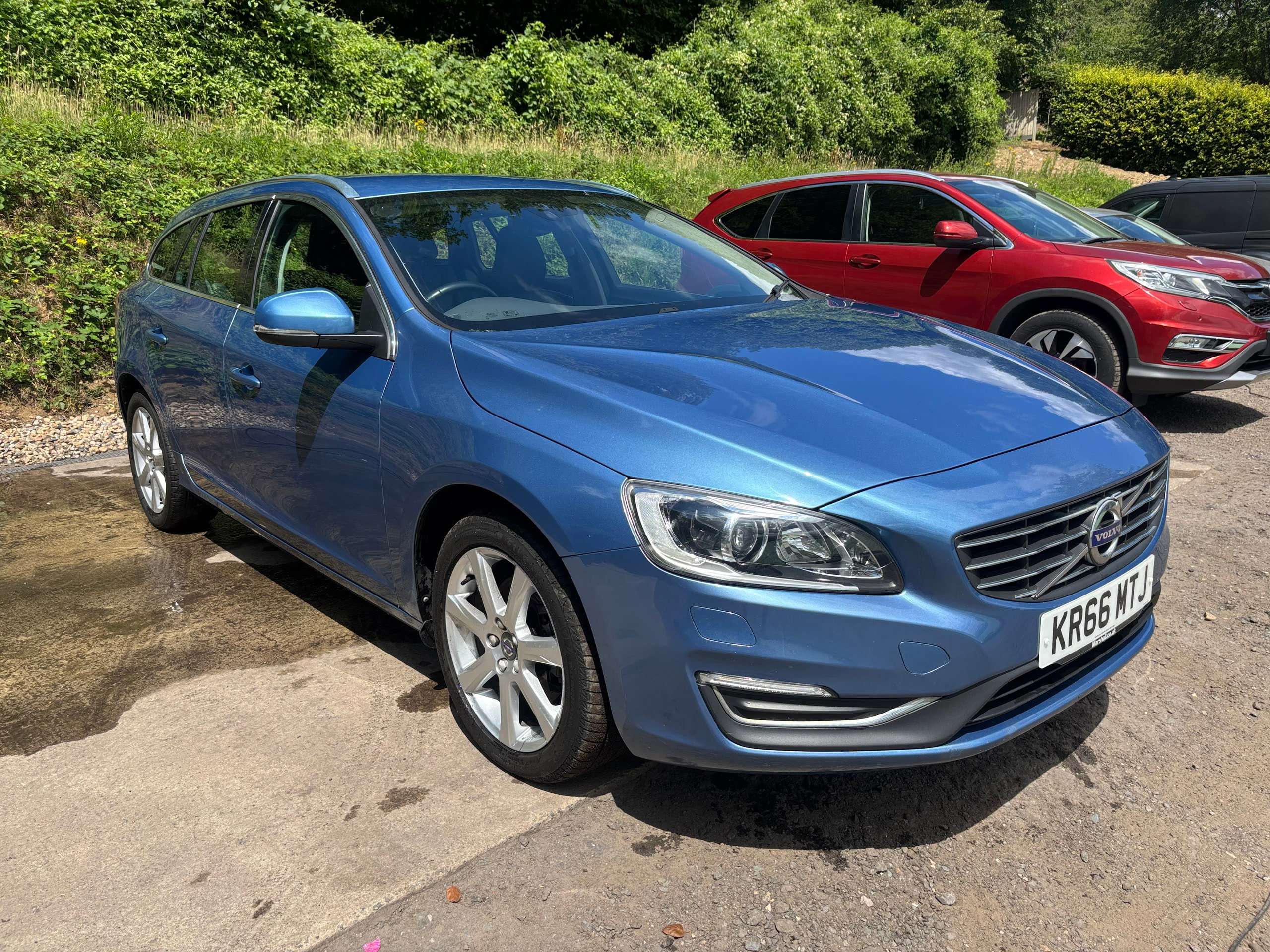 A 2016 VOLVO V60 2.0 D4 SE Lux Nav Estate 5dr Diesel Auto Euro 6 (s/s) (190 ps) A 2016 VOLVO V60 2.0 D4 SE Lux Nav Estate 5dr Diesel Auto Euro 6 (s/s) (190 ps)
