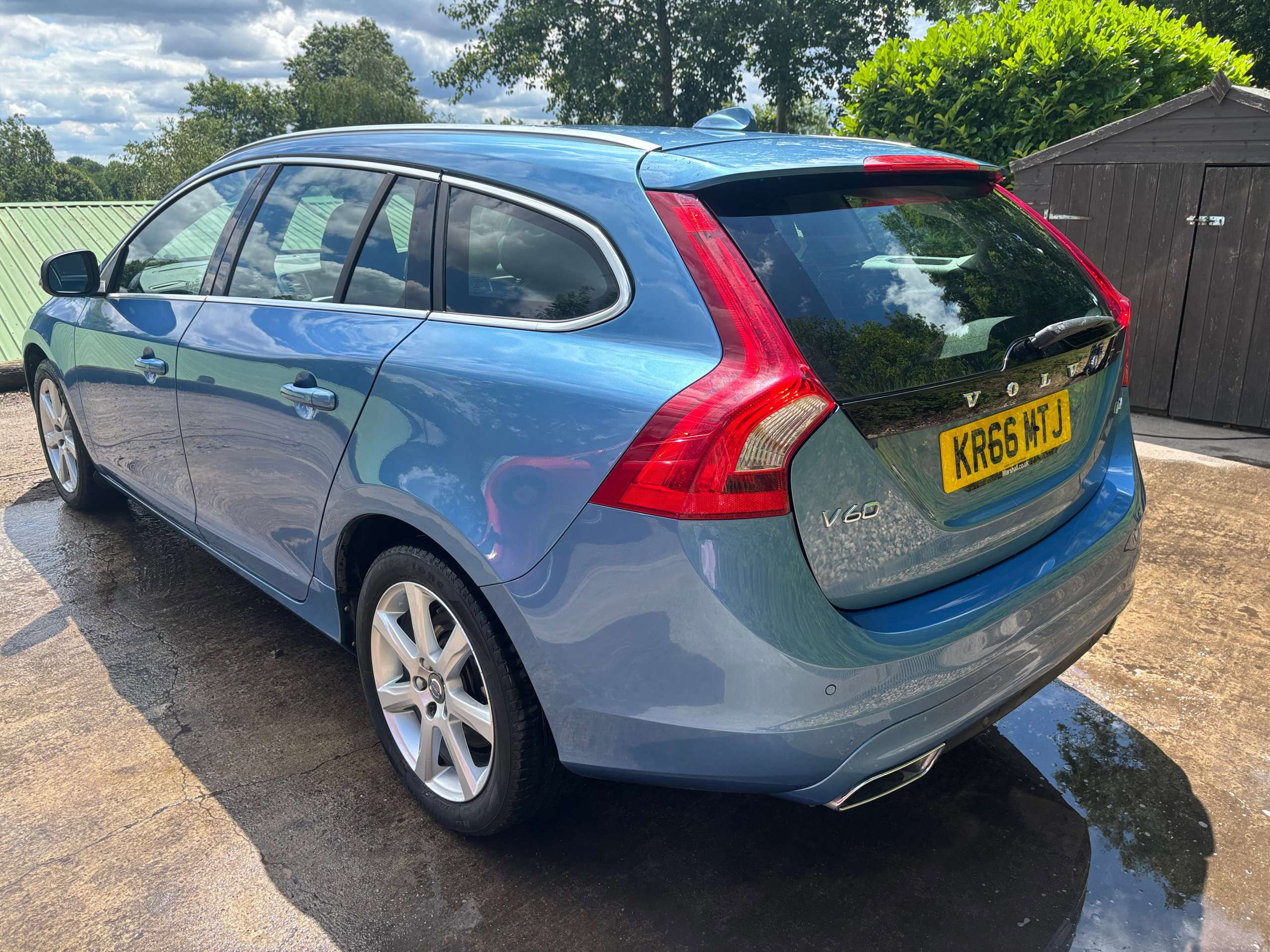 2016 VOLVO V60 2016 VOLVO V60