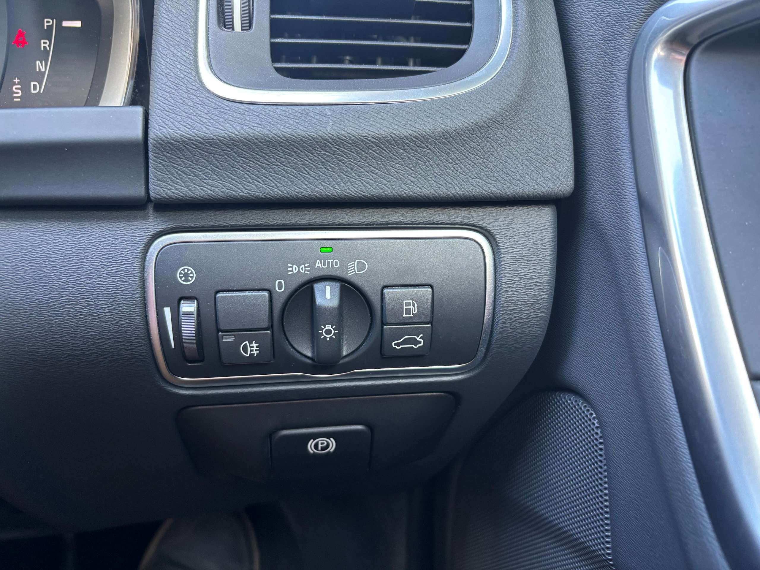 2016 VOLVO V60 2016 VOLVO V60