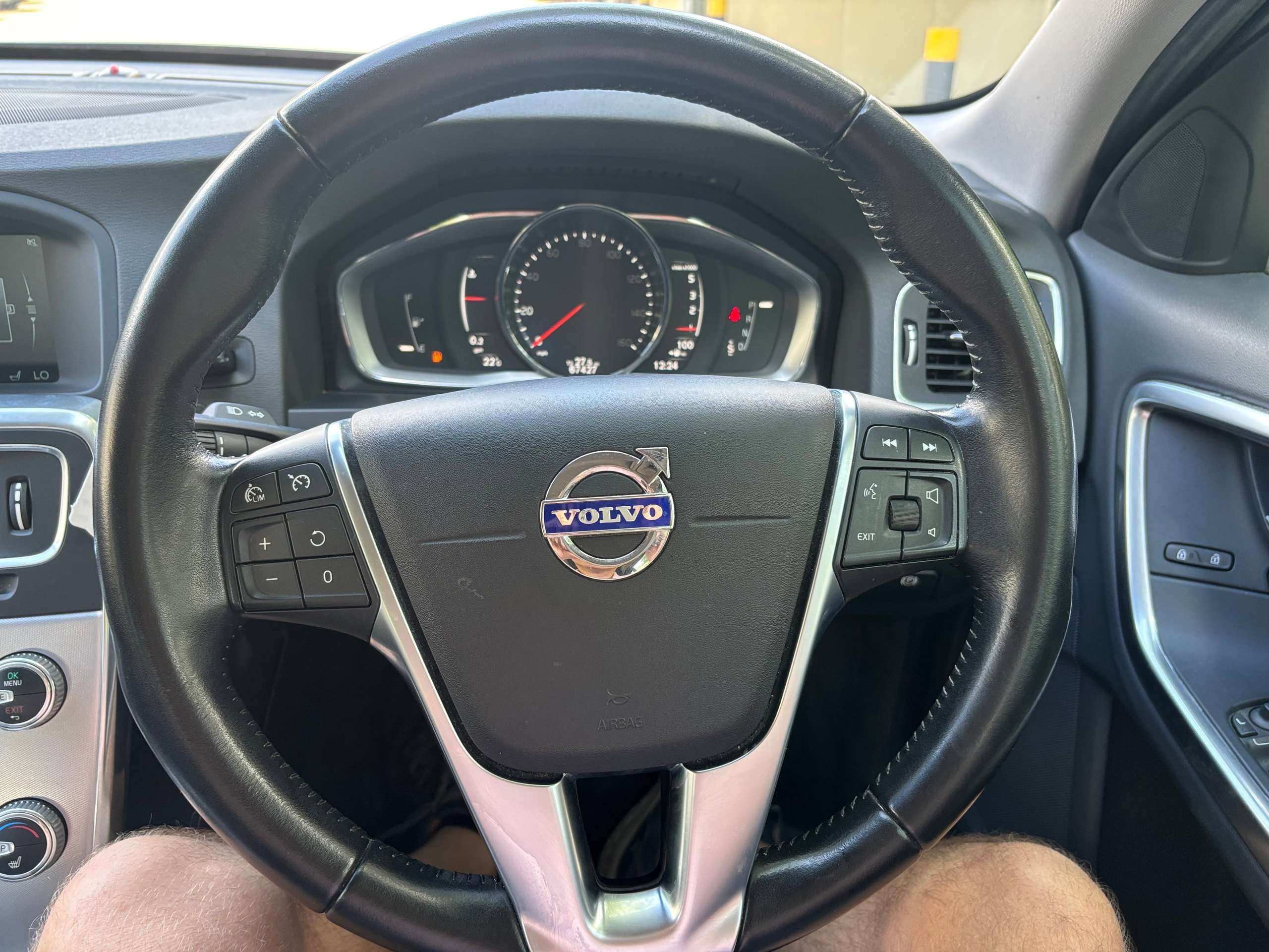 2016 VOLVO V60 2016 VOLVO V60