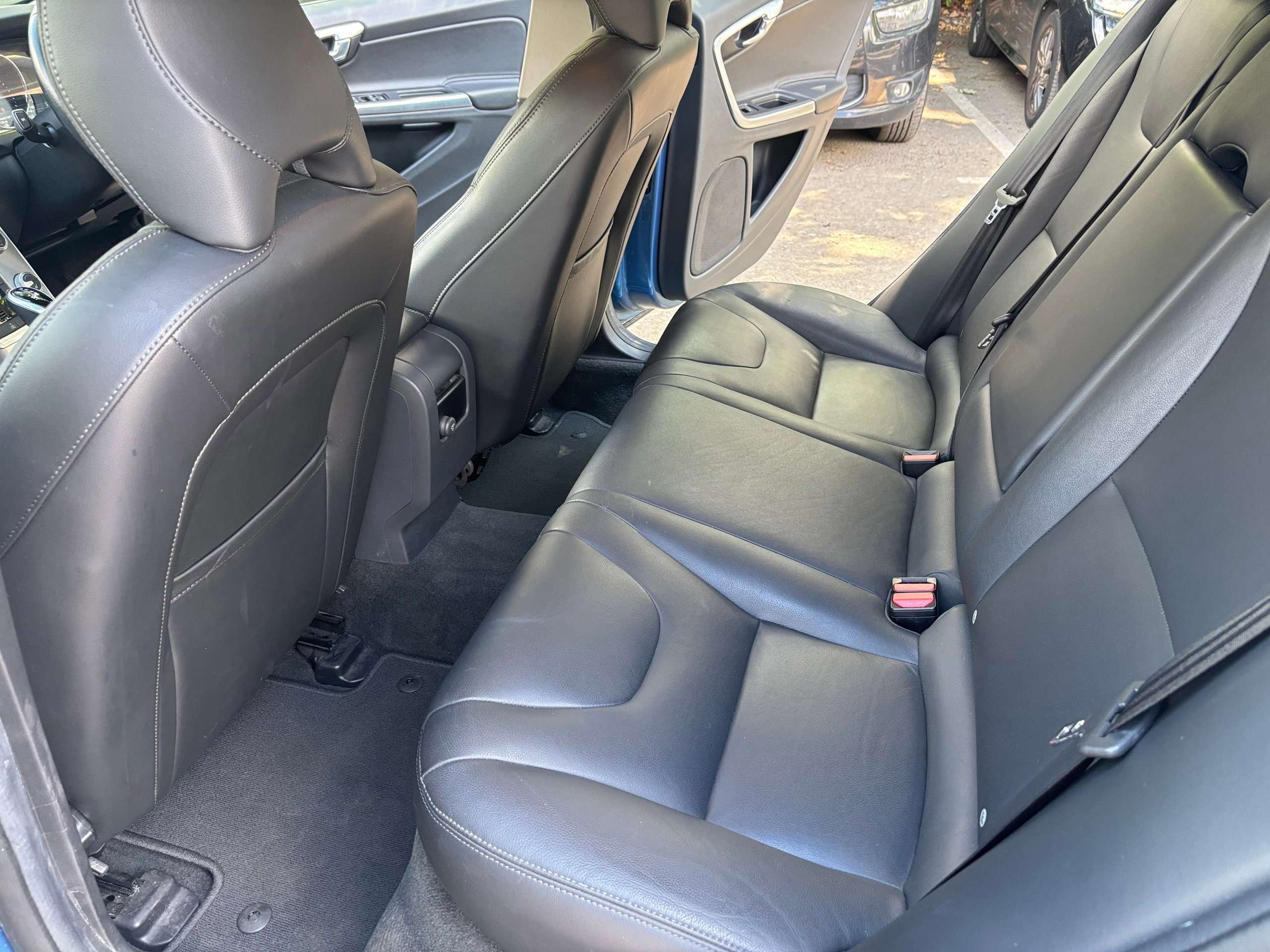 2016 VOLVO V60 2016 VOLVO V60