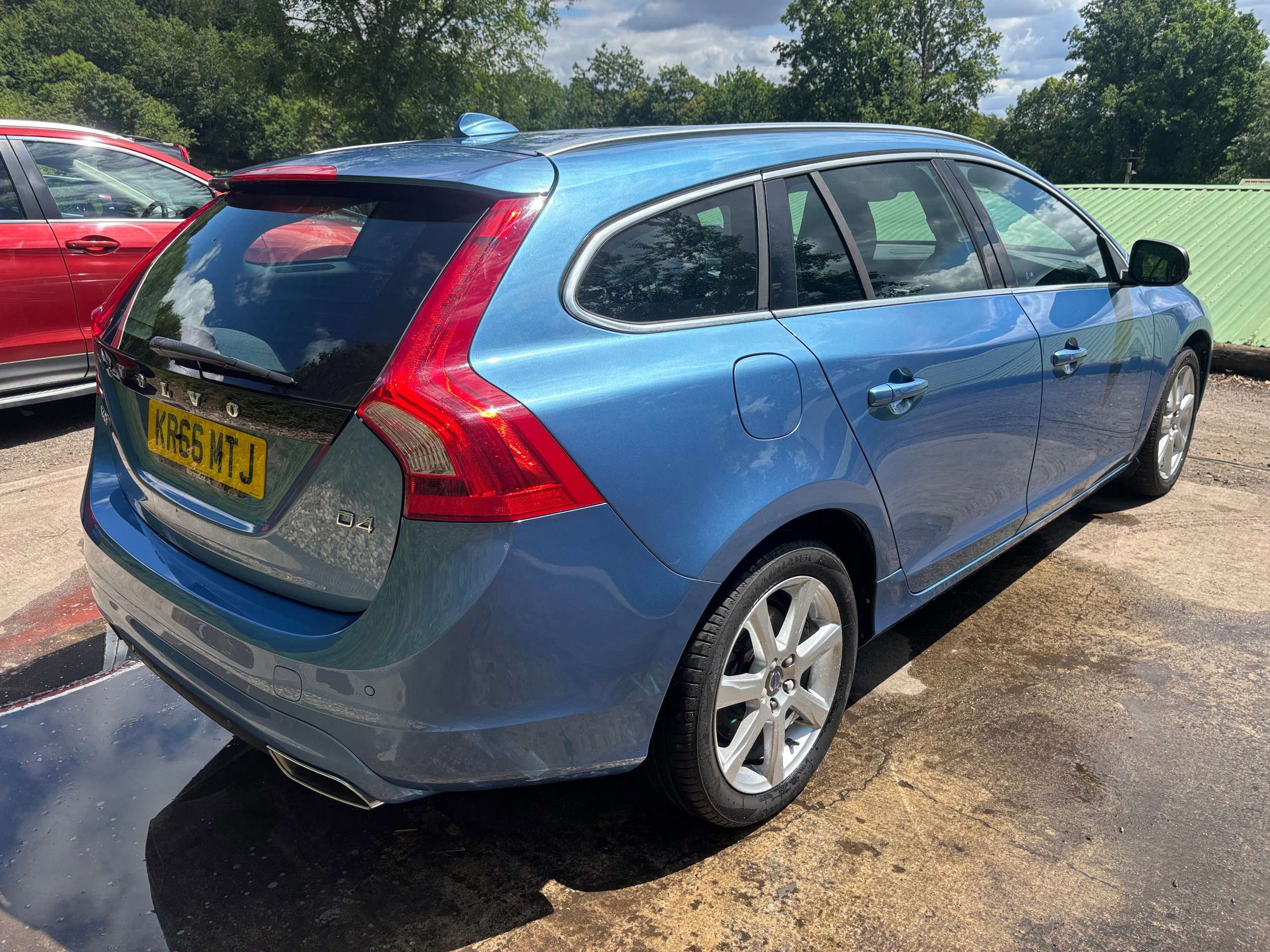 2016 VOLVO V60 2016 VOLVO V60