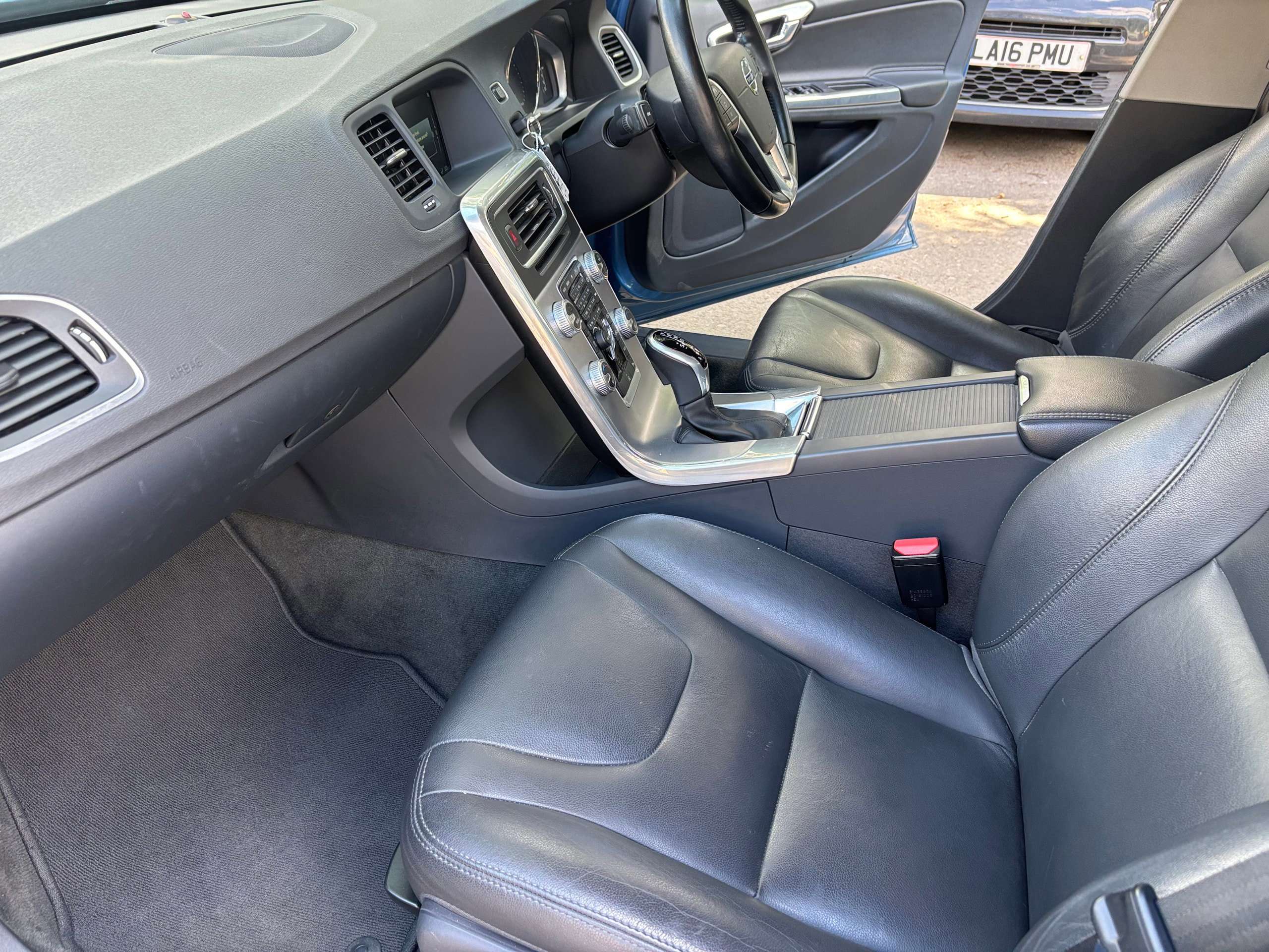 2016 VOLVO V60 2016 VOLVO V60