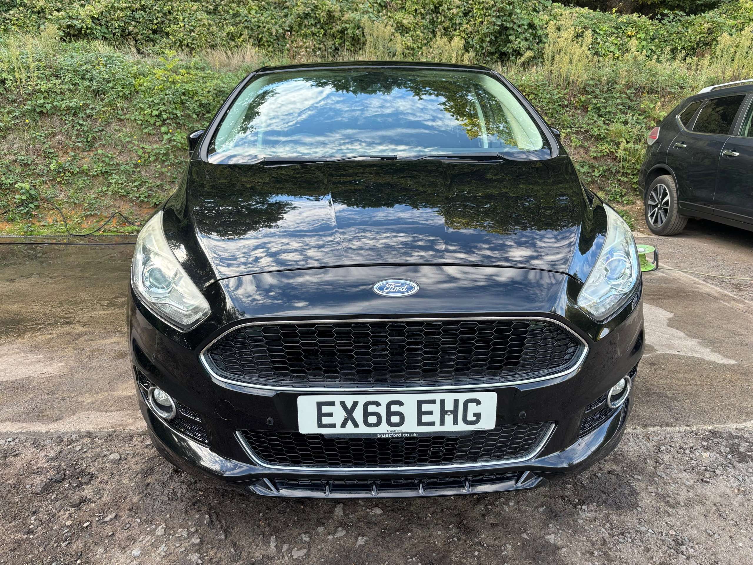 A 2016 FORD S-MAX 2.0T EcoBoost Titanium Sport MPV 5dr Petrol Auto Euro 6 (s/s) (240 ps) A 2016 FORD S-MAX 2.0T EcoBoost Titanium Sport MPV 5dr Petrol Auto Euro 6 (s/s) (240 ps)