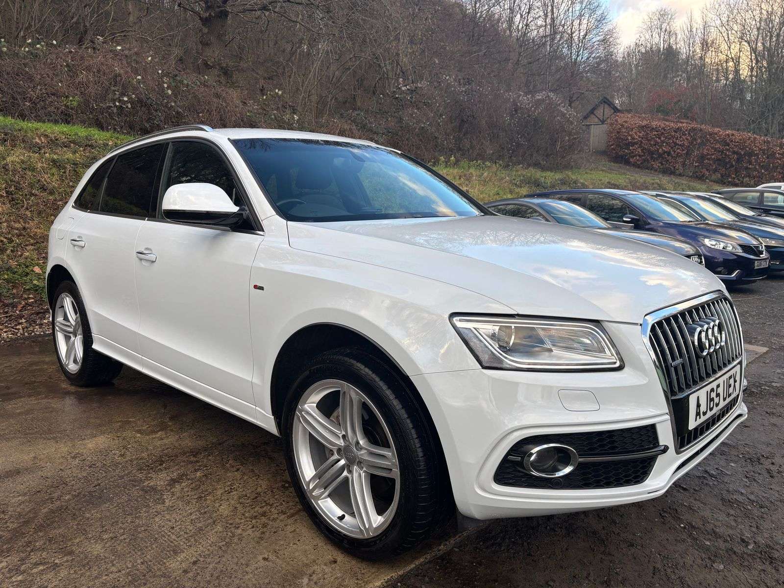 A 2015 AUDI Q5 2.0 TFSI S line Plus SUV 5dr Petrol Tiptronic quattro Euro 6 (s/s) (230 ps) A 2015 AUDI Q5 2.0 TFSI S line Plus SUV 5dr Petrol Tiptronic quattro Euro 6 (s/s) (230 ps)