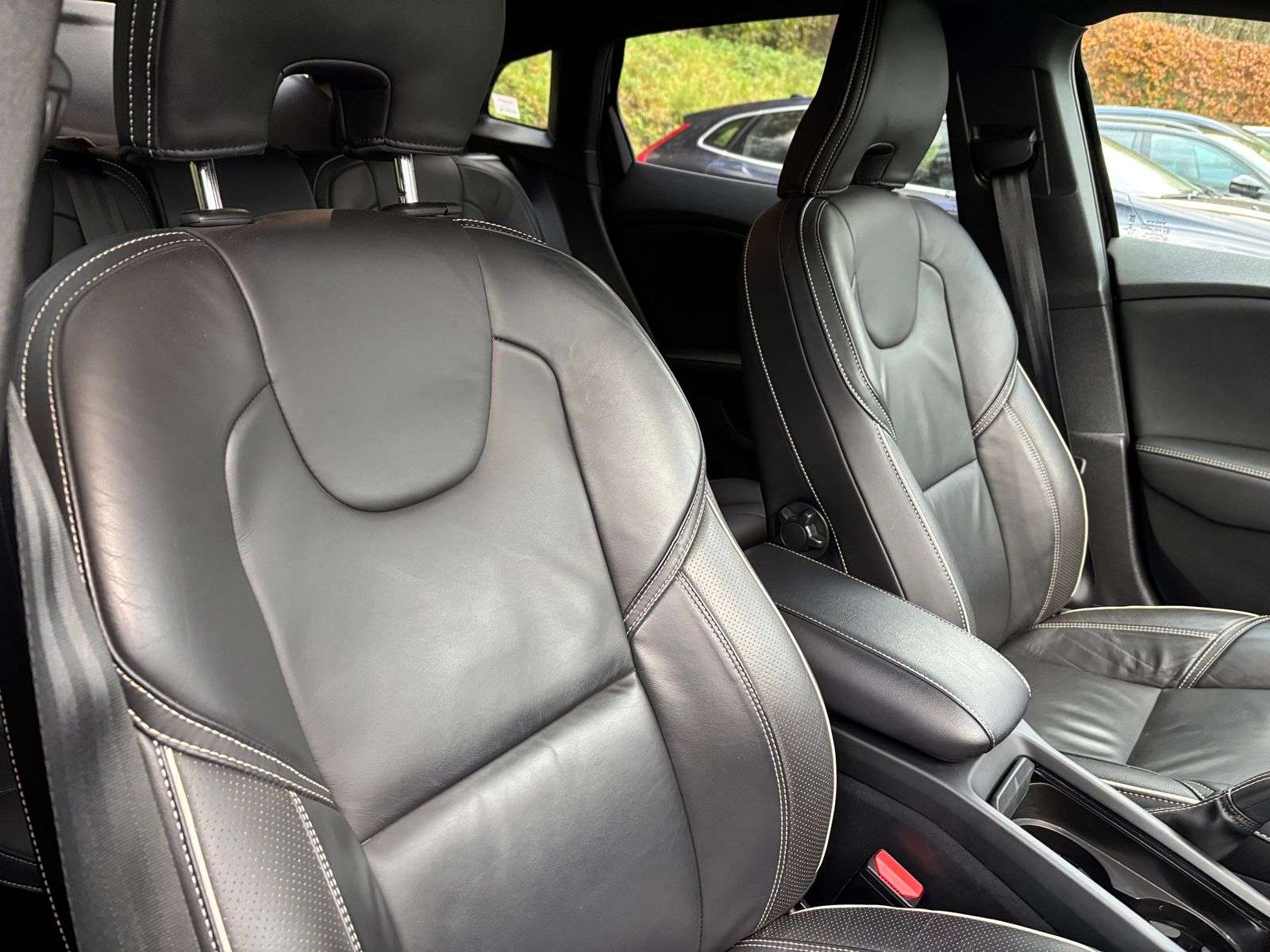 2019 VOLVO V40 2019 VOLVO V40