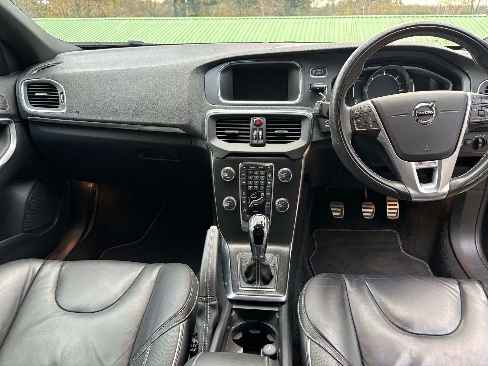 2019 VOLVO V40 2019 VOLVO V40