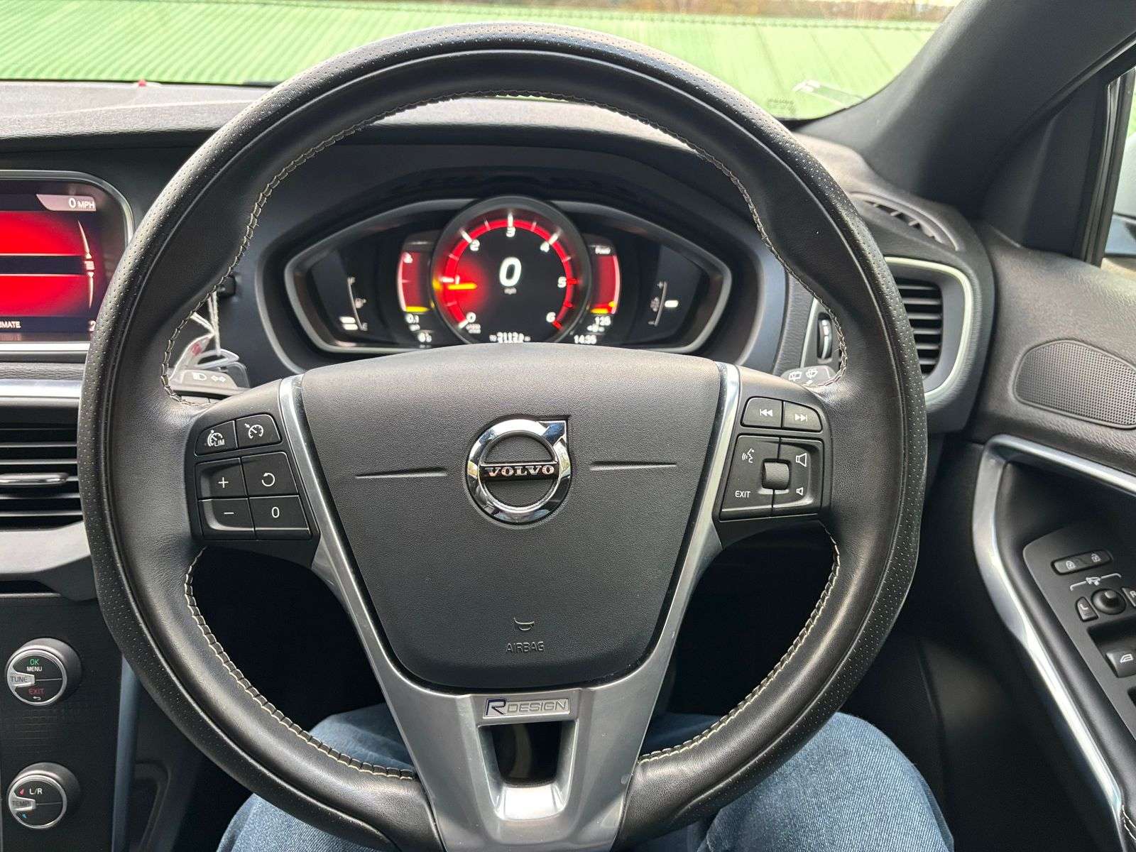 2019 VOLVO V40 2019 VOLVO V40