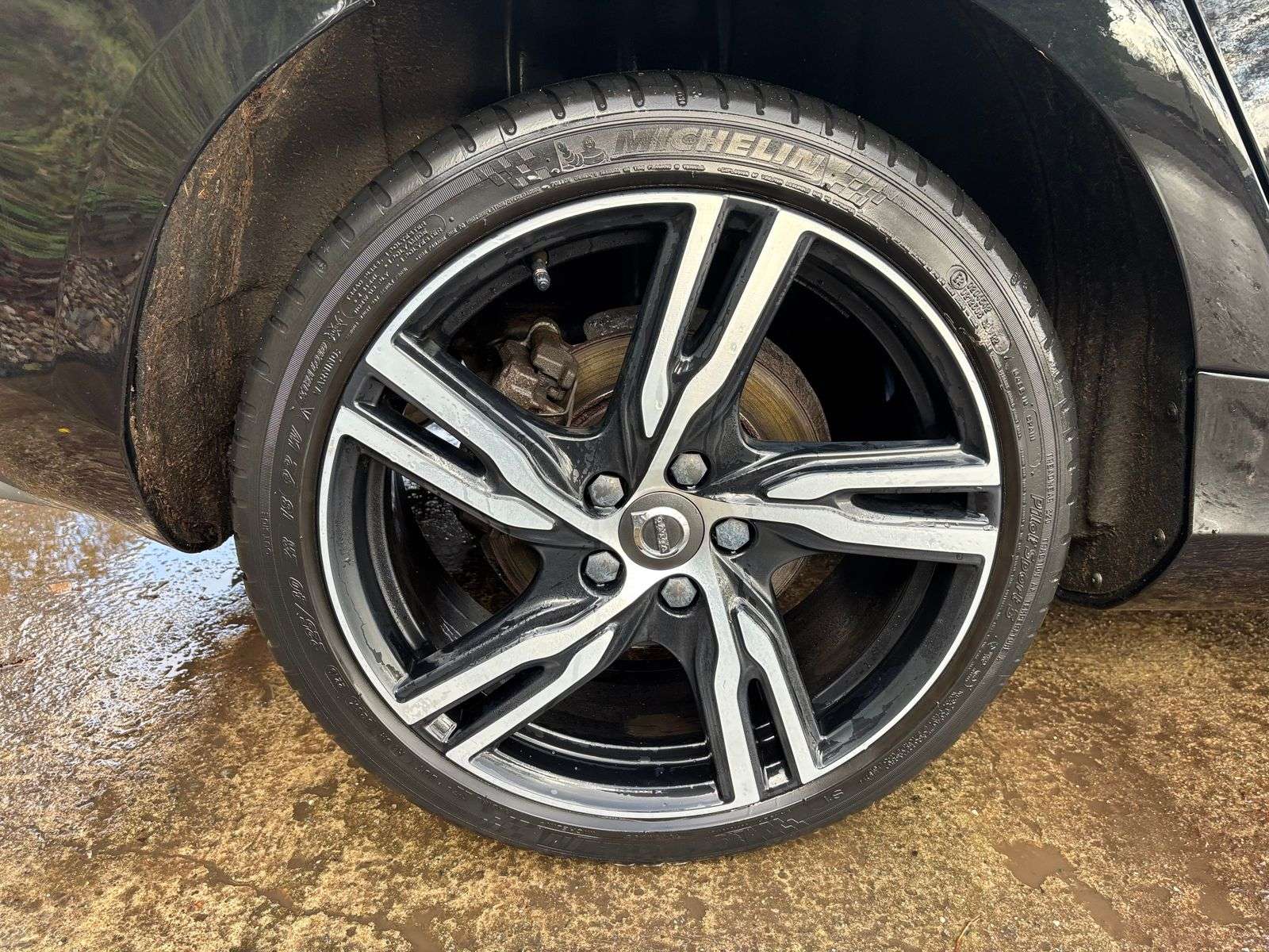 2019 VOLVO V40 2019 VOLVO V40