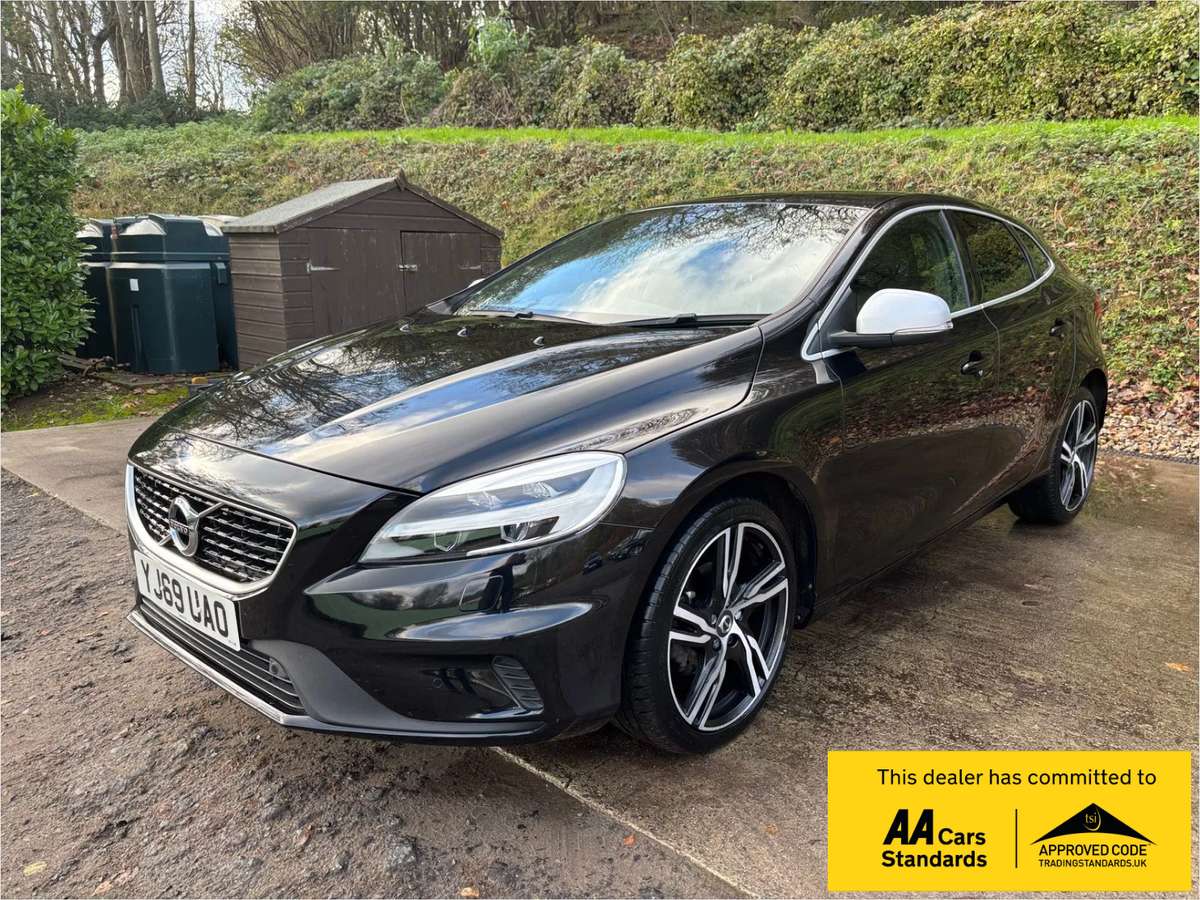 Check out this Volvo V40 2019 Diesel Manual