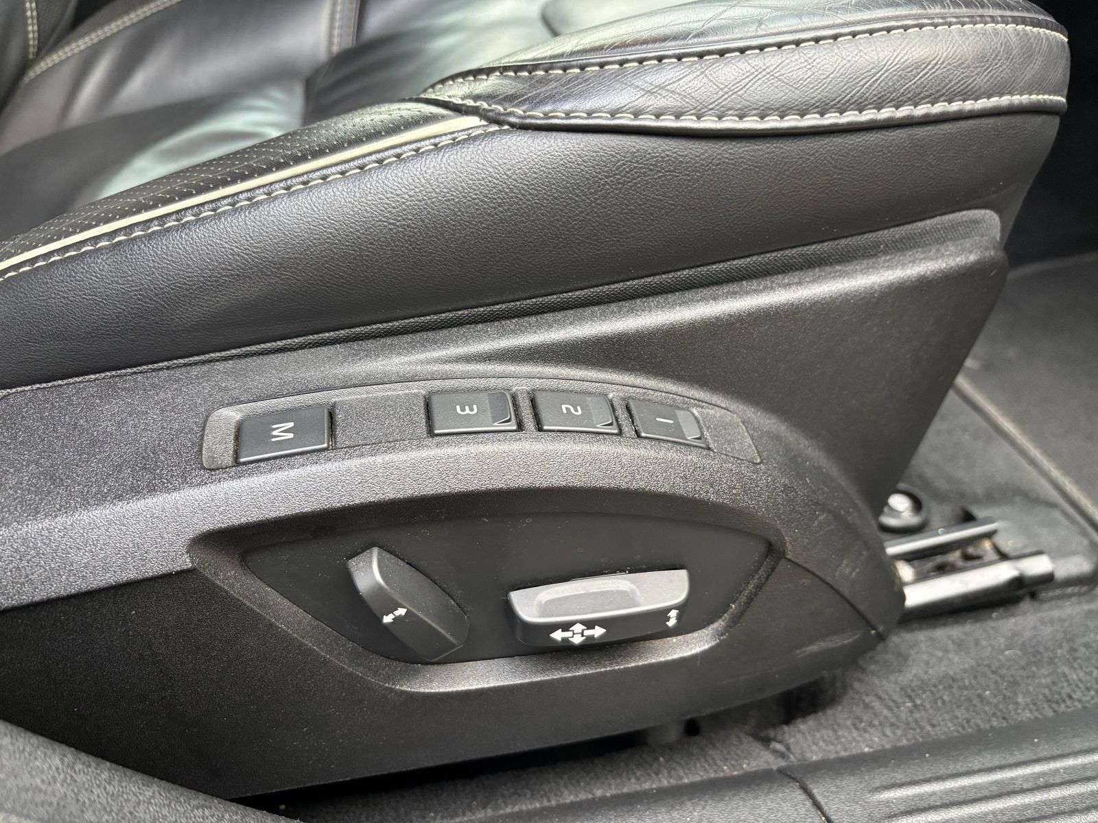 2019 VOLVO V40 2019 VOLVO V40