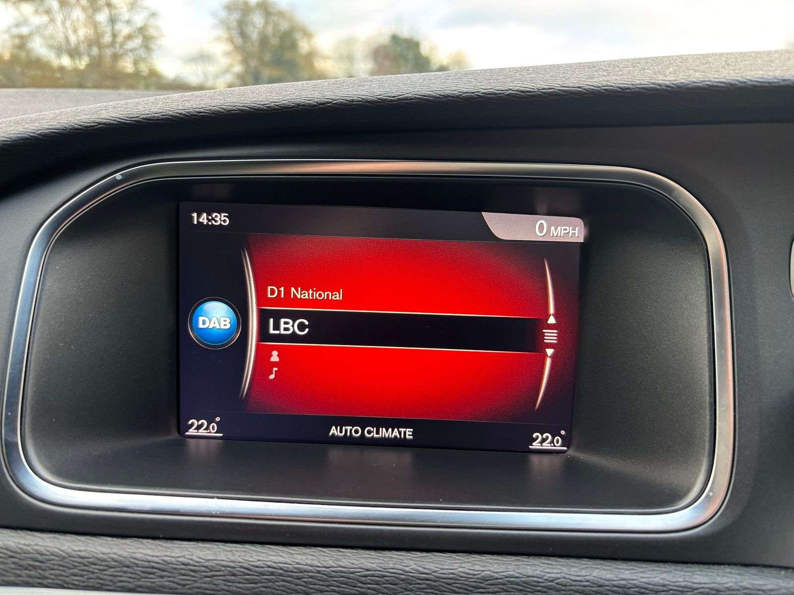 2019 VOLVO V40 2019 VOLVO V40