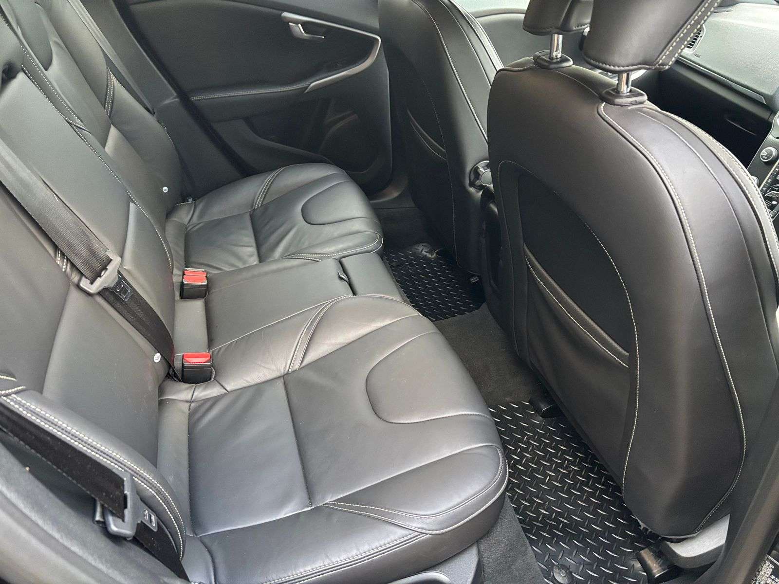 2019 VOLVO V40 2019 VOLVO V40