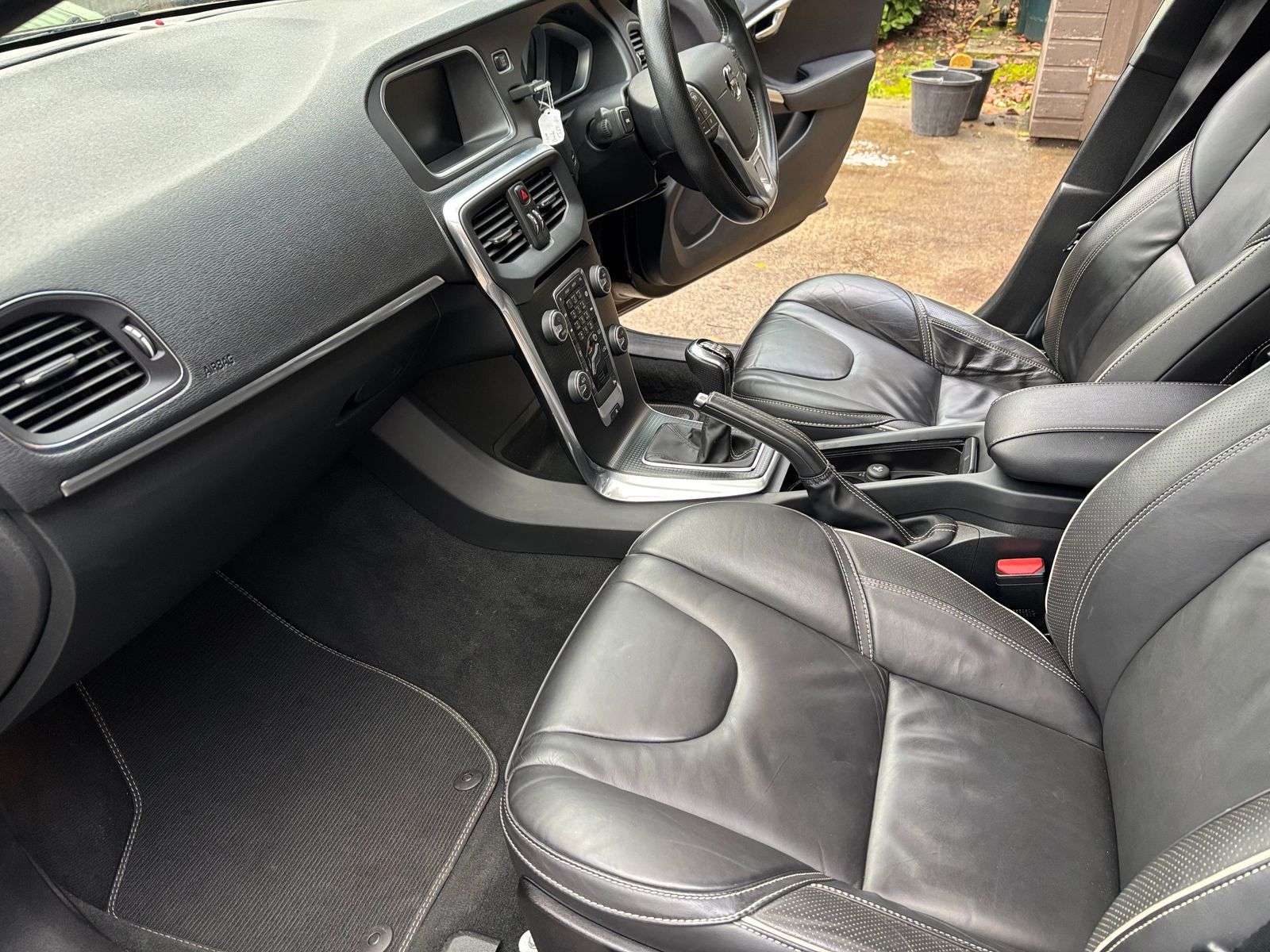 2019 VOLVO V40 2019 VOLVO V40