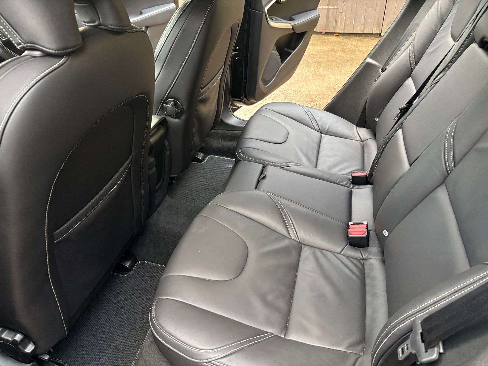 2019 VOLVO V40 2019 VOLVO V40