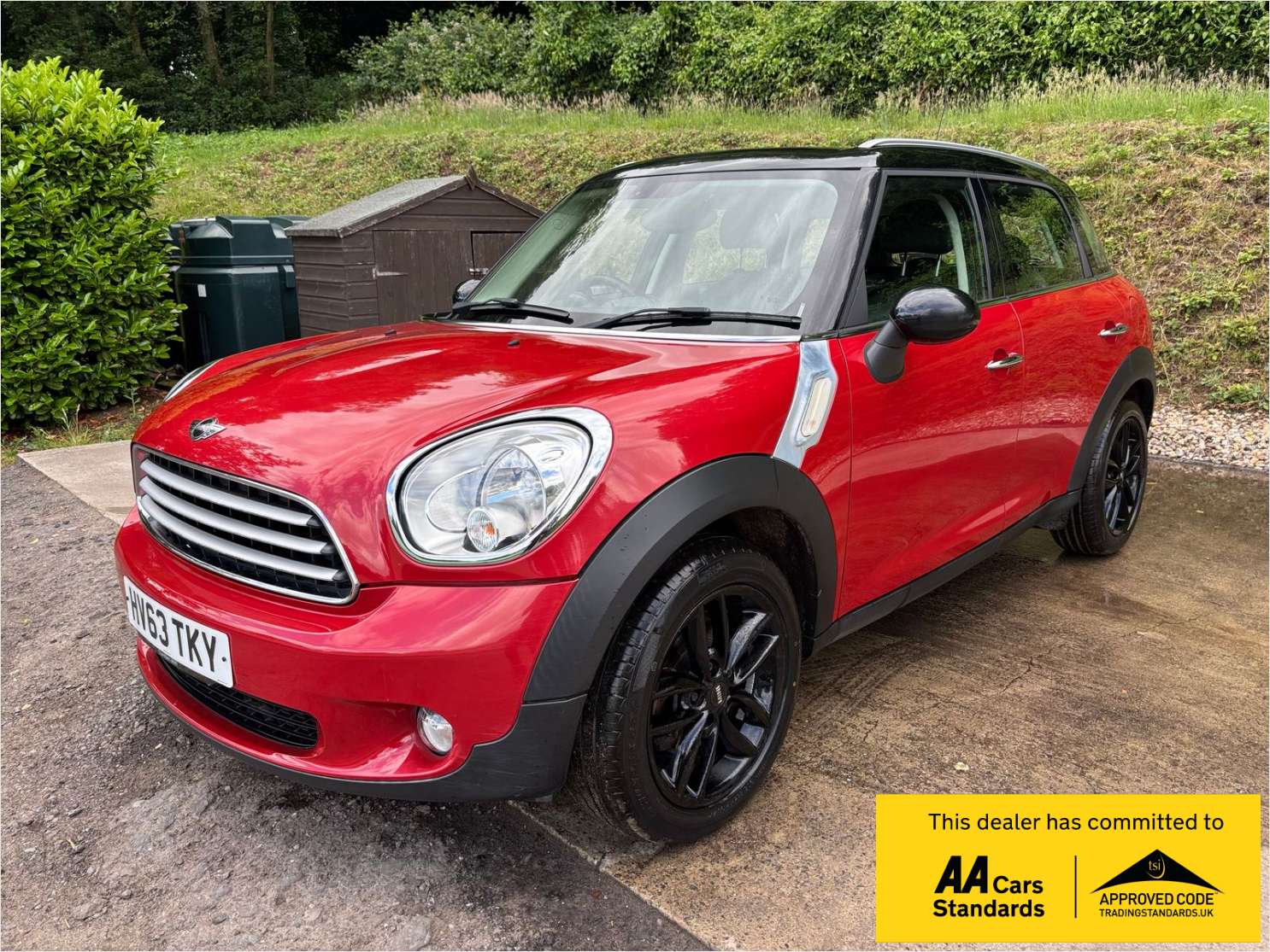 A 2013 MINI COUNTRYMAN 1.6 Cooper SUV 5dr Petrol Manual Euro 6 (s/s) (122 ps) A 2013 MINI COUNTRYMAN 1.6 Cooper SUV 5dr Petrol Manual Euro 6 (s/s) (122 ps)