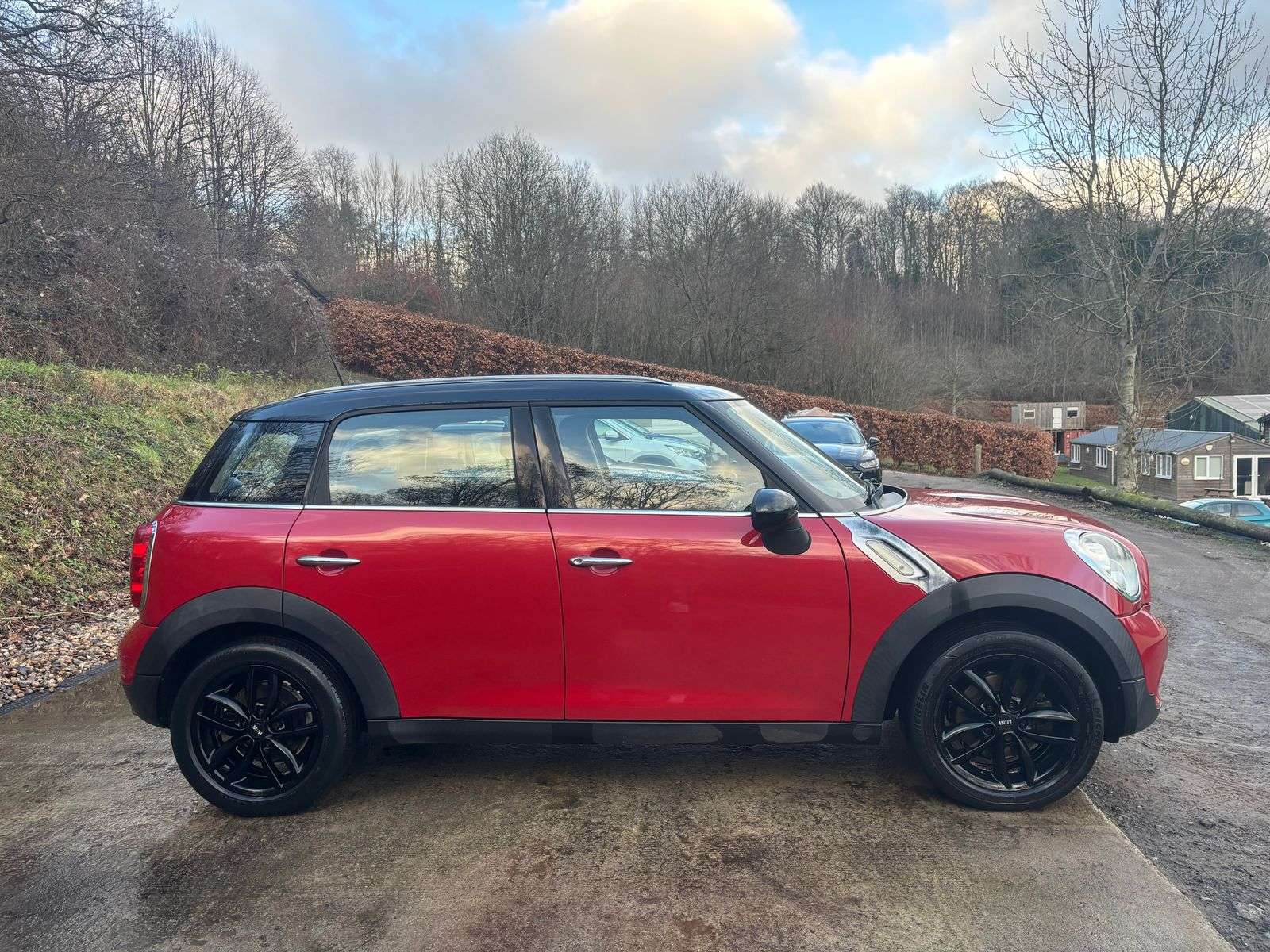 A 2013 MINI COUNTRYMAN 1.6 Cooper SUV 5dr Petrol Manual Euro 6 (s/s) (122 ps) A 2013 MINI COUNTRYMAN 1.6 Cooper SUV 5dr Petrol Manual Euro 6 (s/s) (122 ps)