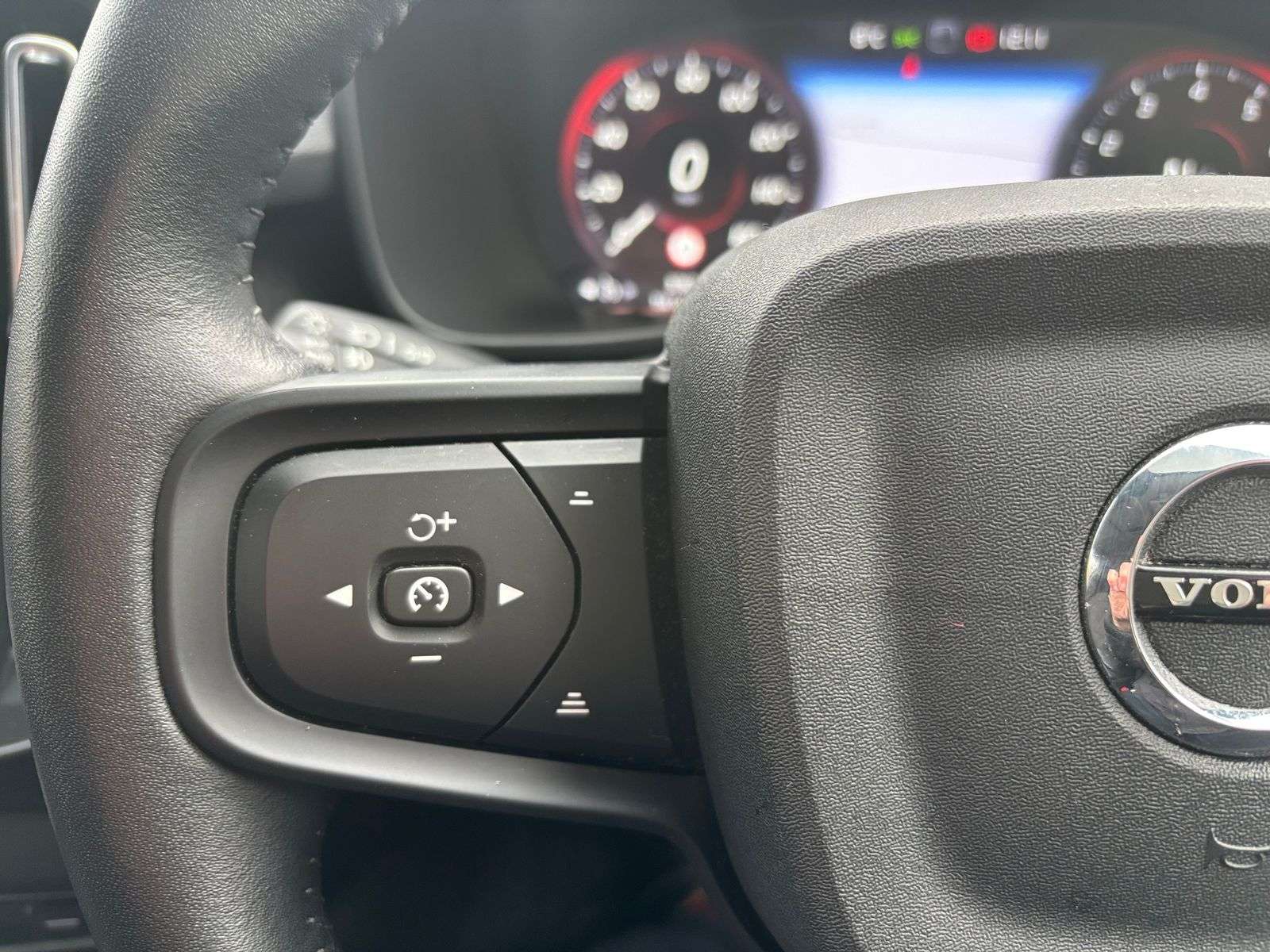 2021 VOLVO XC40 2021 VOLVO XC40