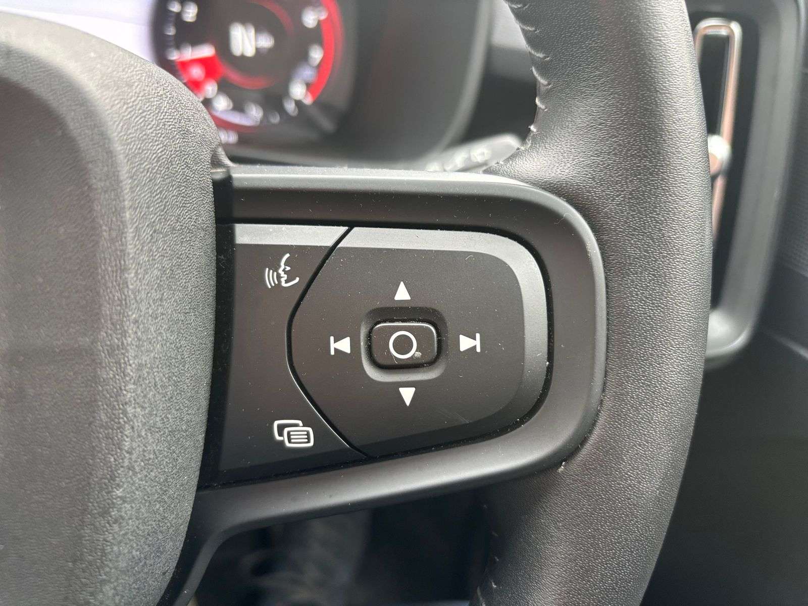 2021 VOLVO XC40 2021 VOLVO XC40