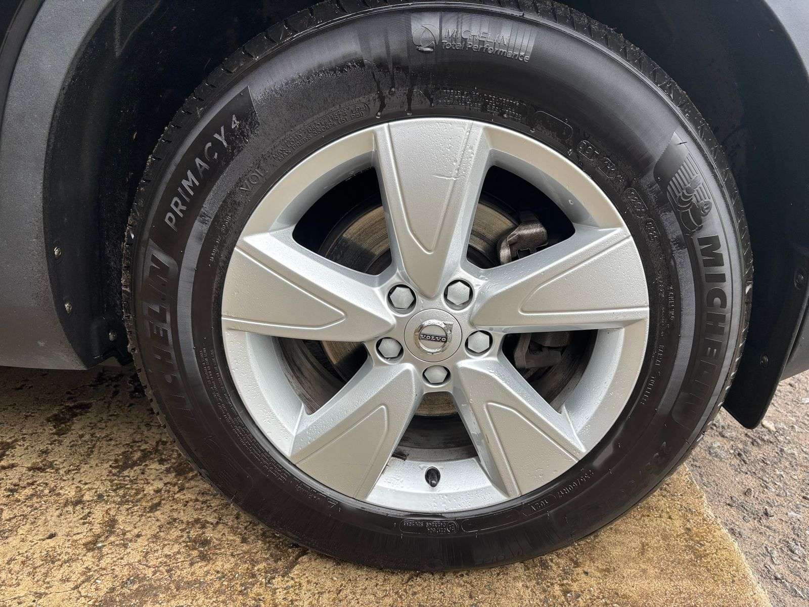 2021 VOLVO XC40 2021 VOLVO XC40