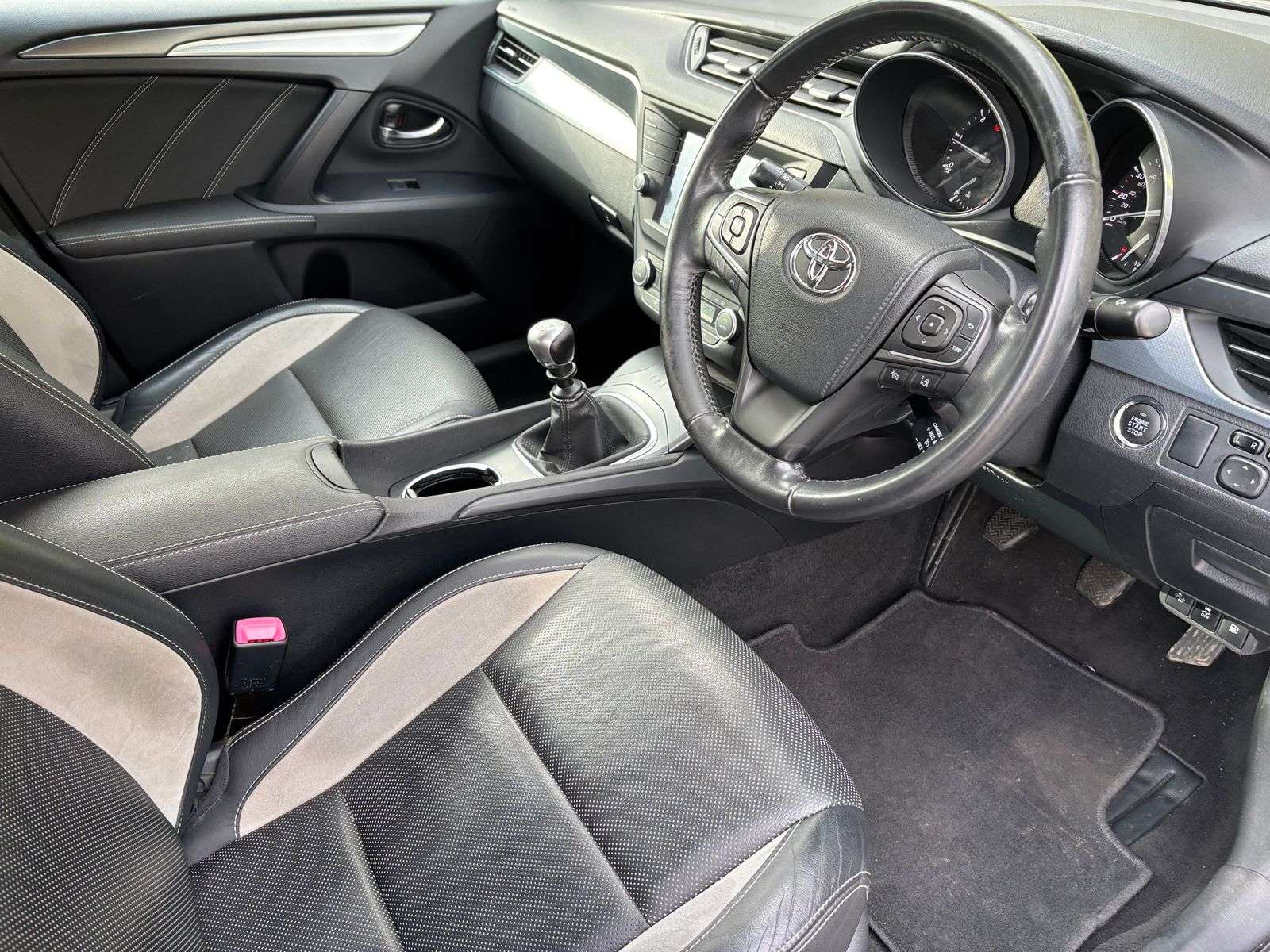 2016 TOYOTA AVENSIS 2016 TOYOTA AVENSIS