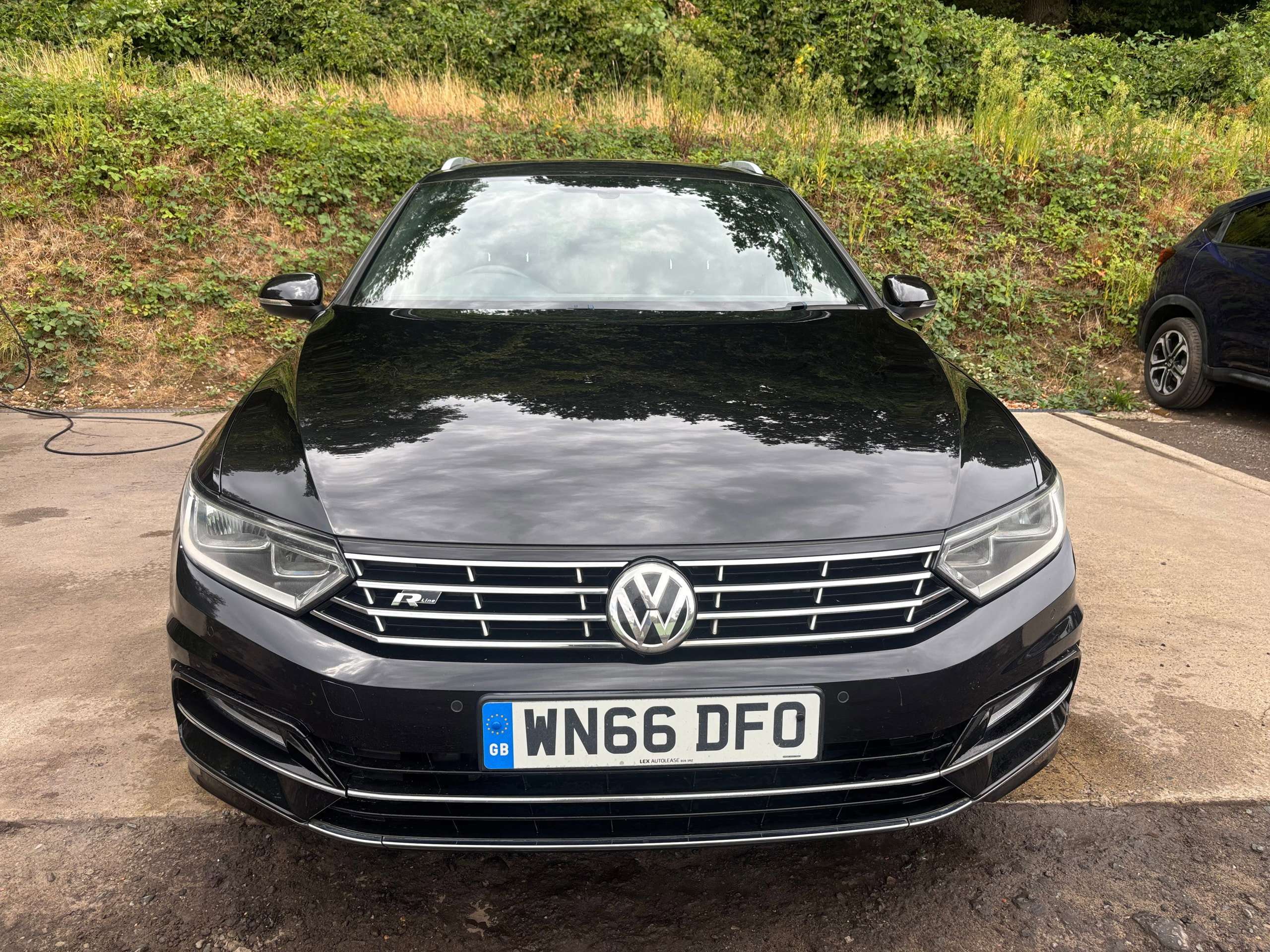 A 2016 VOLKSWAGEN PASSAT 2.0 TDI BlueMotion Tech R-Line Estate 5dr Diesel Manual Euro 6 (s/s) (150 ps) A 2016 VOLKSWAGEN PASSAT 2.0 TDI BlueMotion Tech R-Line Estate 5dr Diesel Manual Euro 6 (s/s) (150 ps)