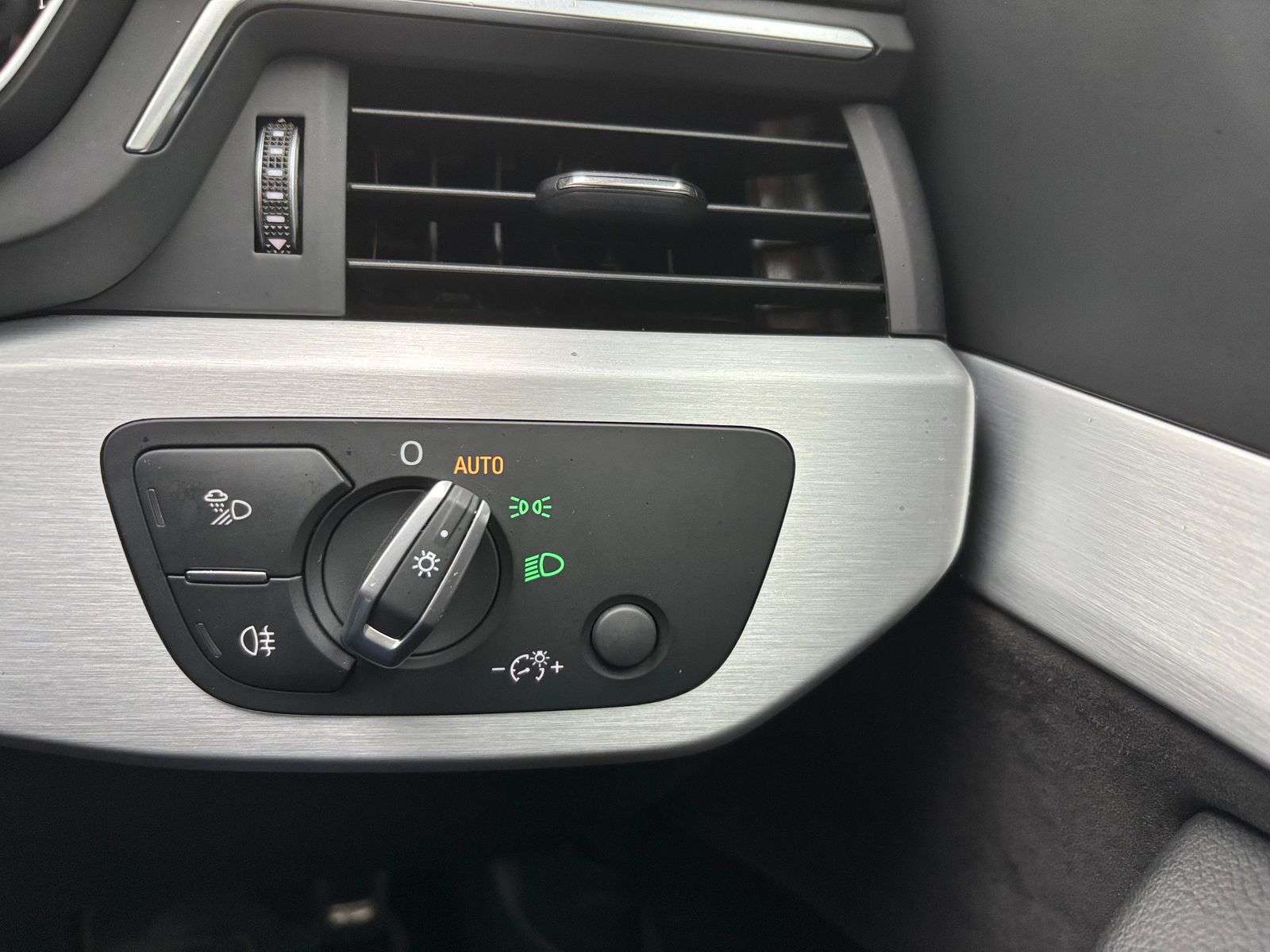 2017 AUDI A4 2017 AUDI A4