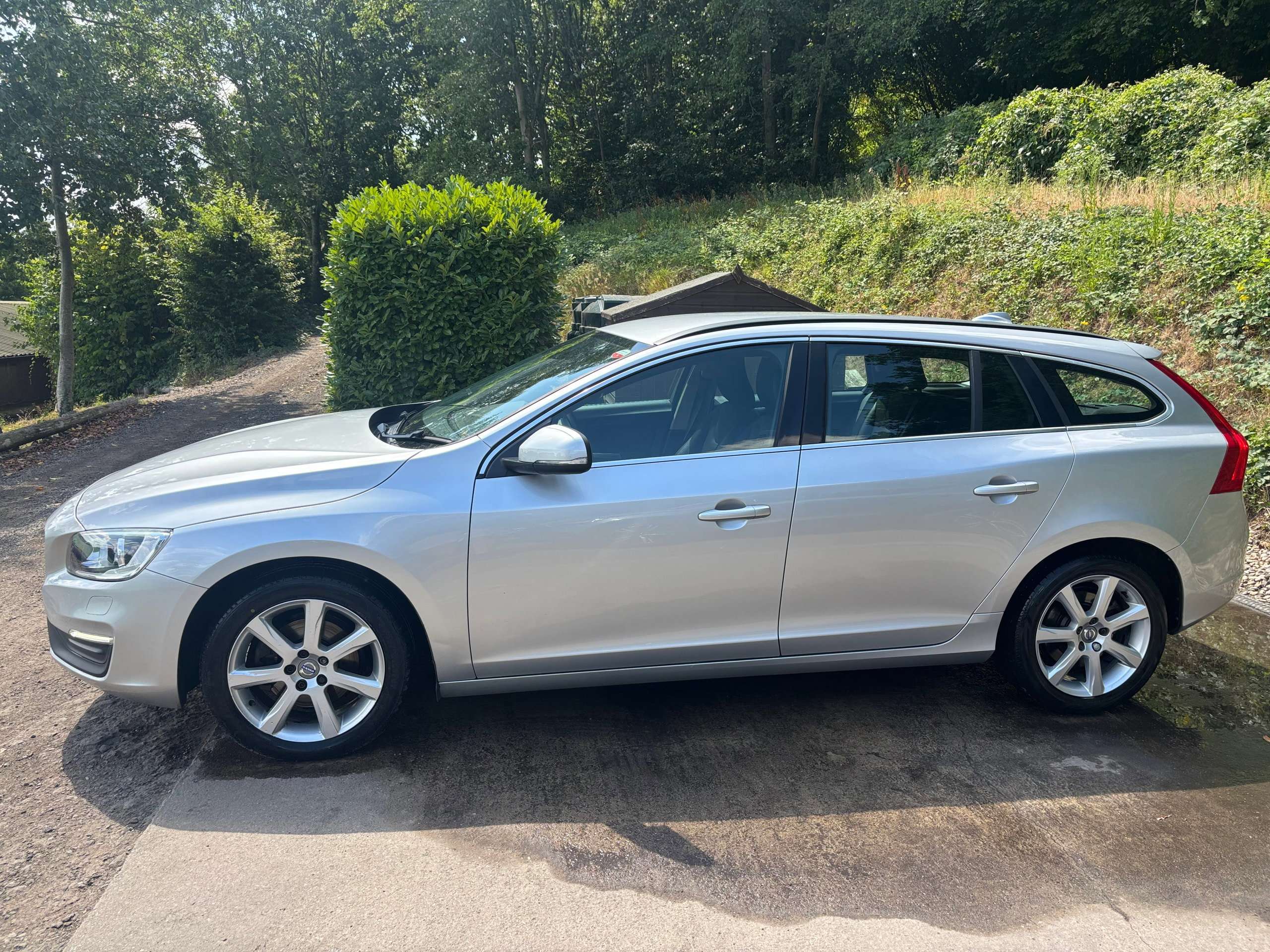 2015 VOLVO V60 2015 VOLVO V60