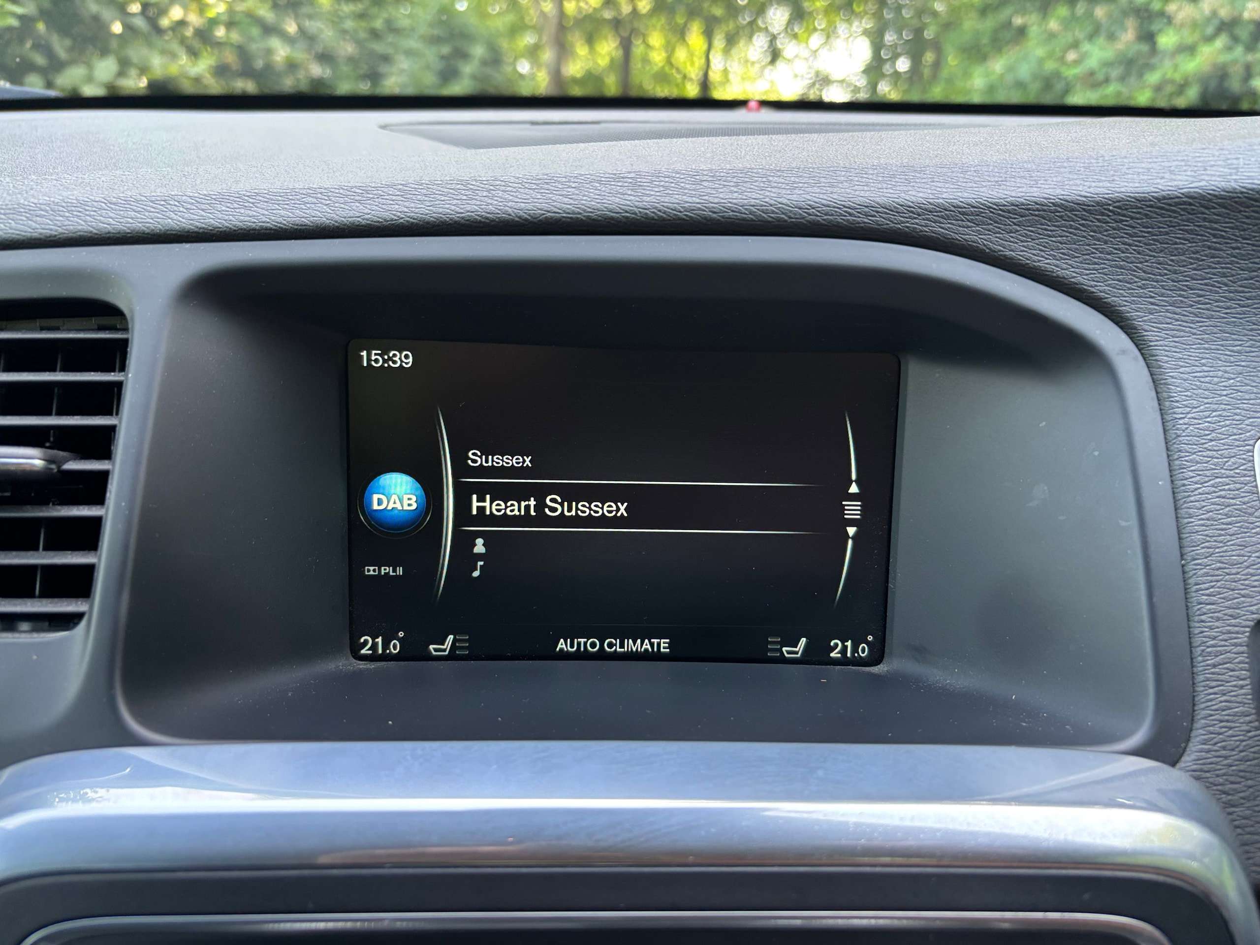 2015 VOLVO V60 2015 VOLVO V60