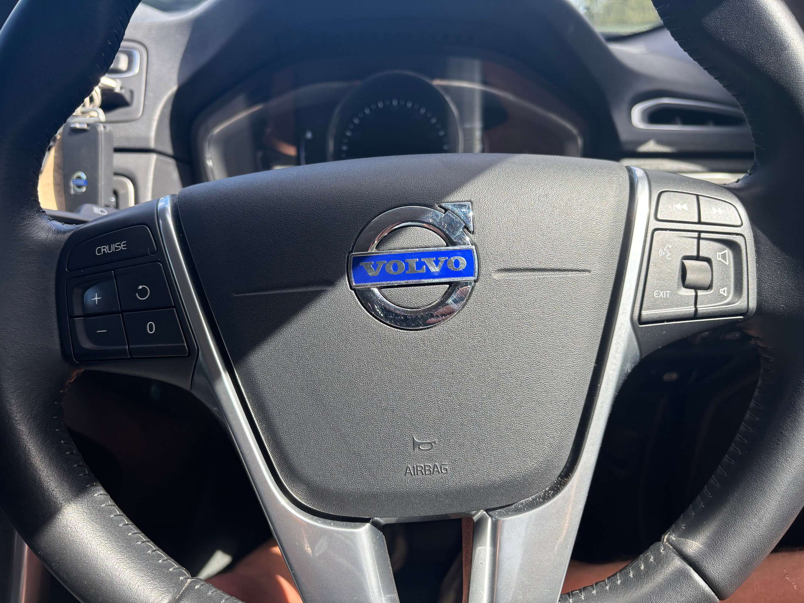 2016 VOLVO XC70 2016 VOLVO XC70