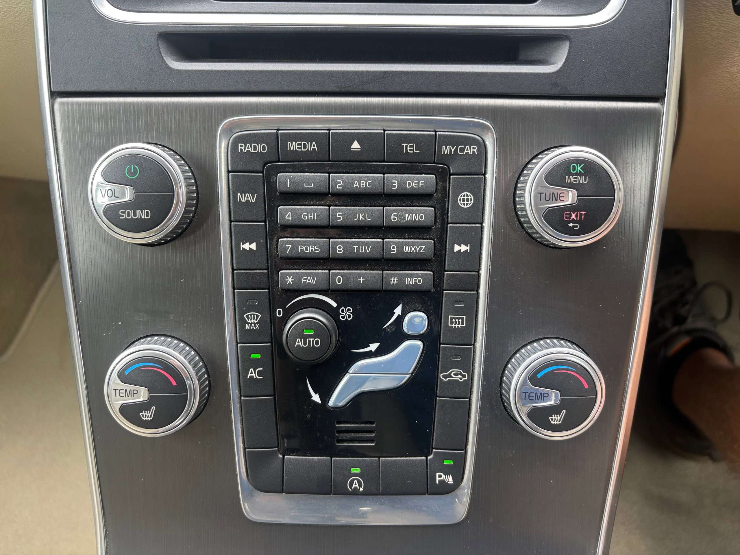 2014 VOLVO V60 2014 VOLVO V60
