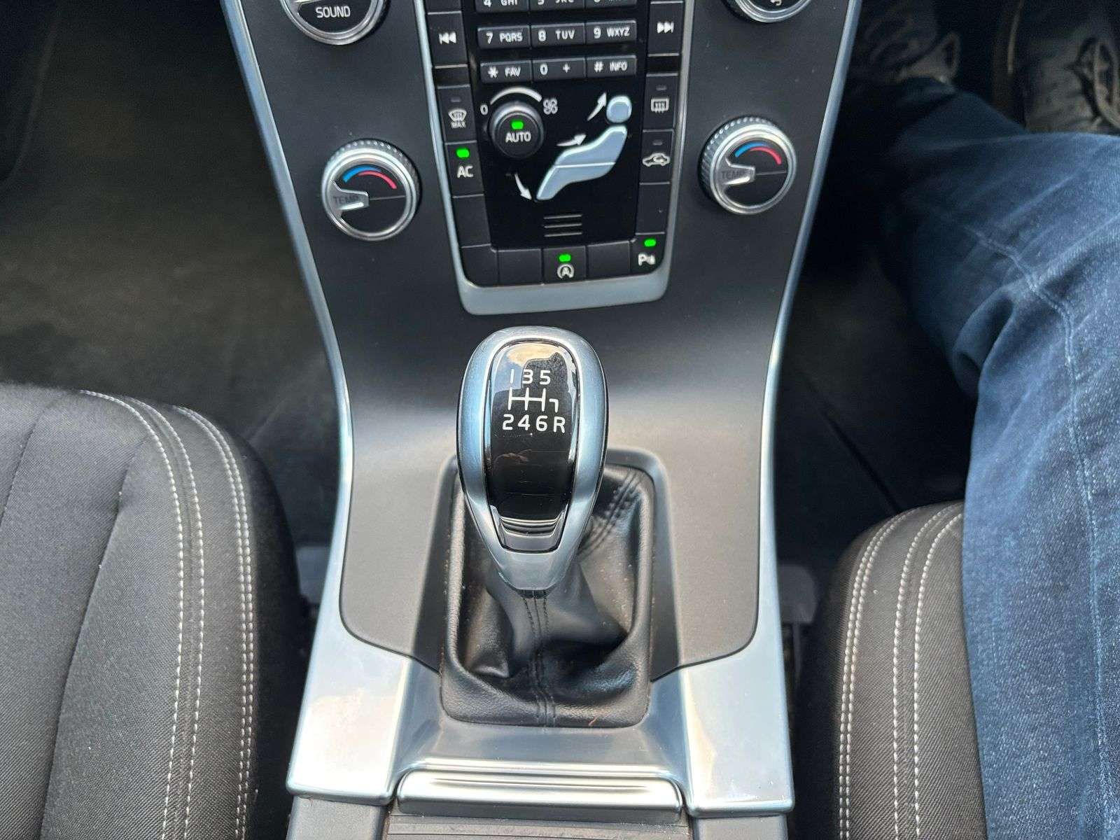 2014 VOLVO S60 2014 VOLVO S60