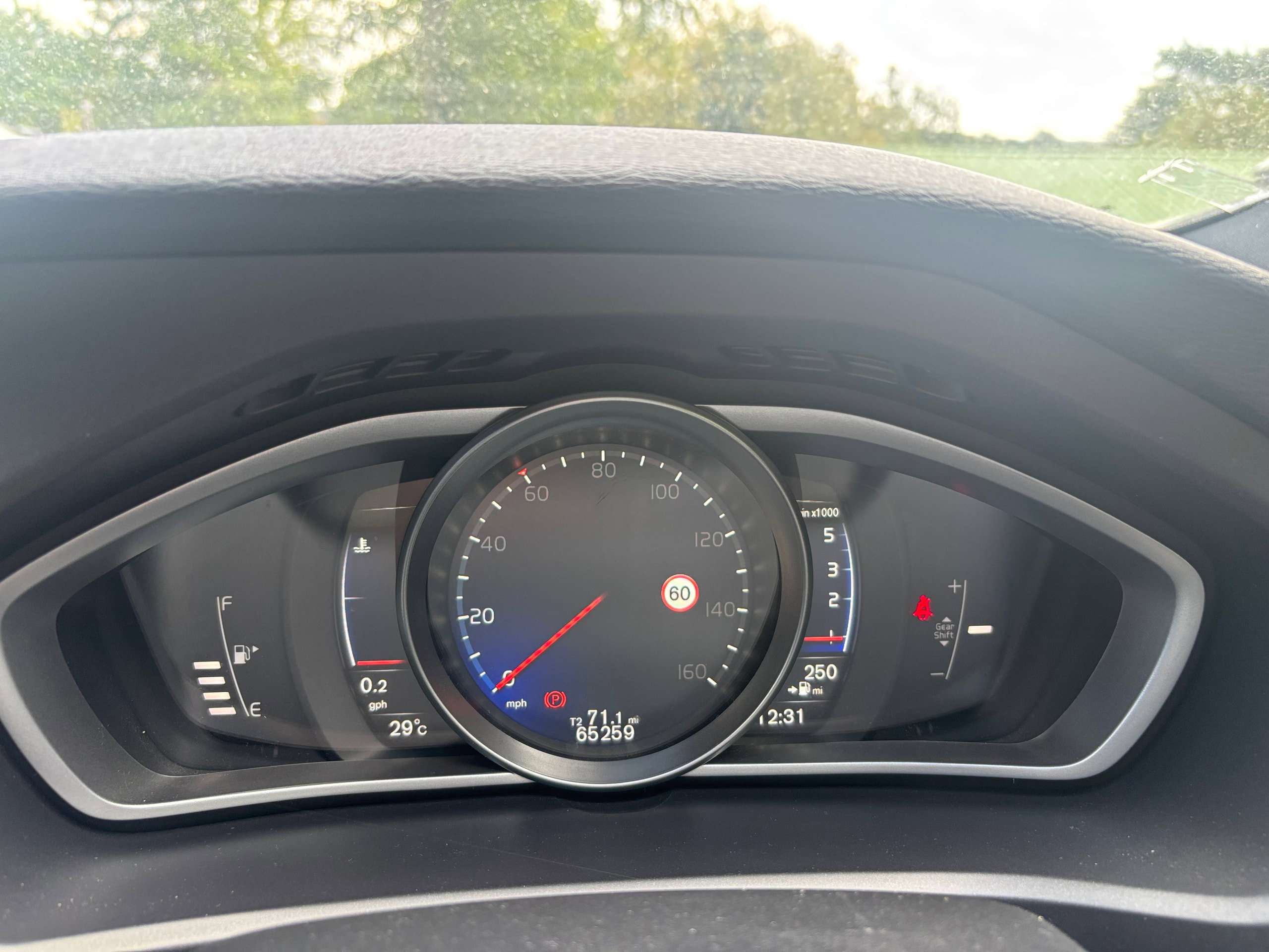 2017 VOLVO V40 2017 VOLVO V40