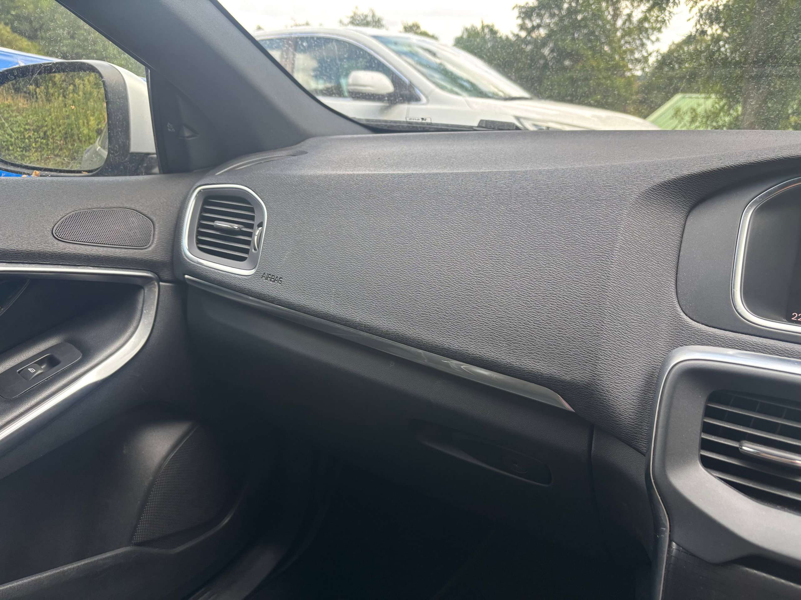 2017 VOLVO V40 2017 VOLVO V40