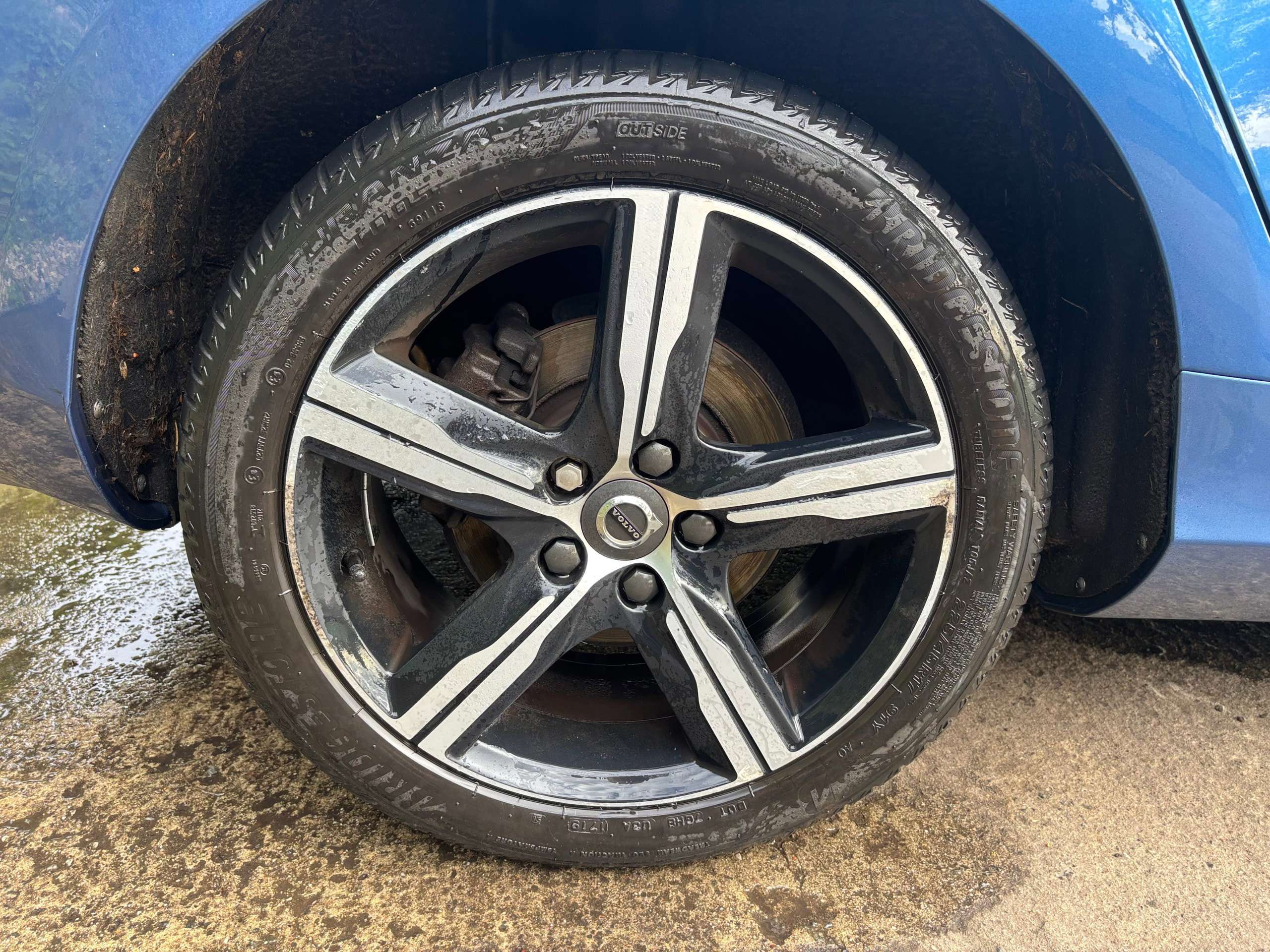 2017 VOLVO V40 2017 VOLVO V40
