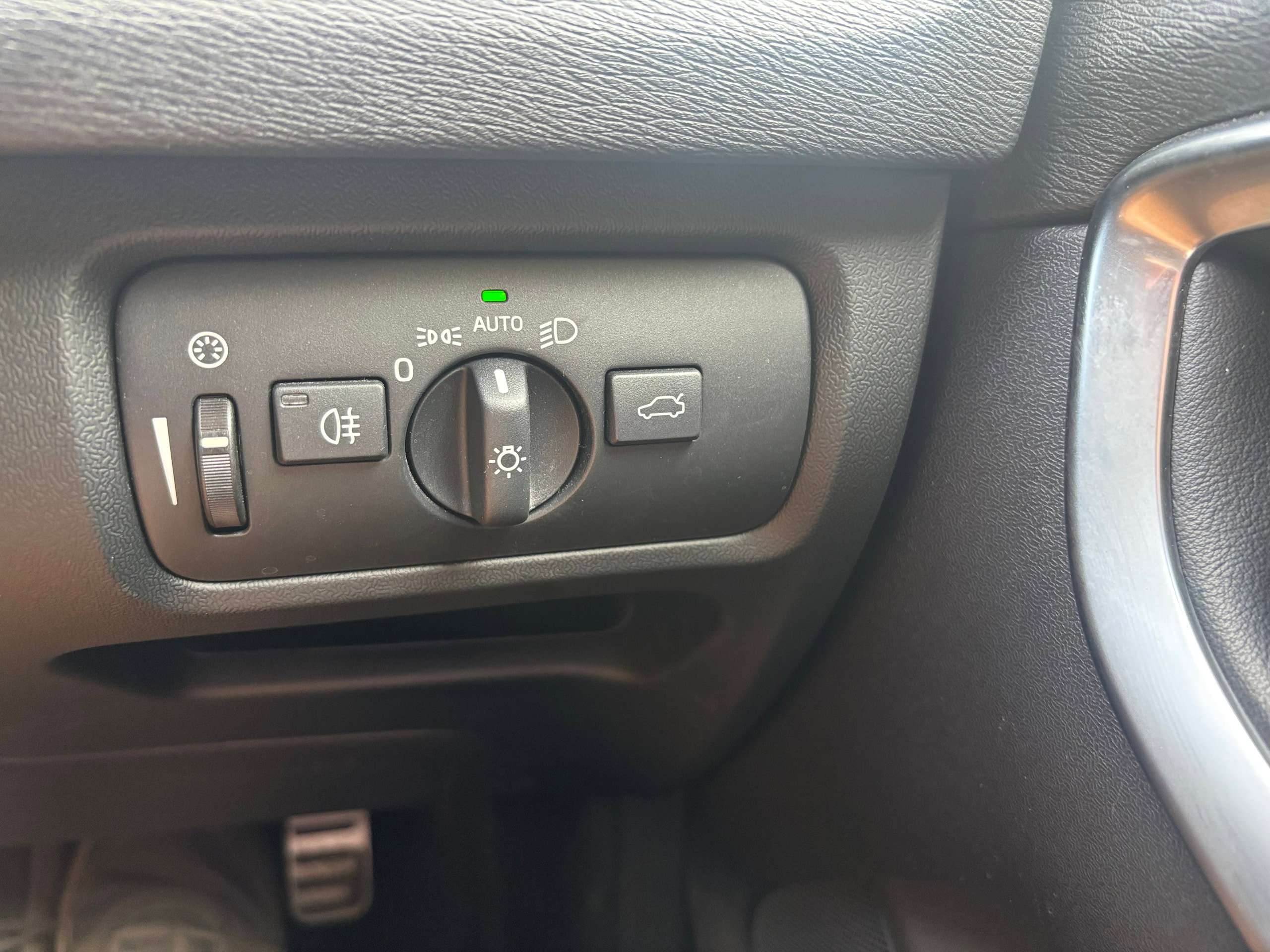 2017 VOLVO V40 2017 VOLVO V40