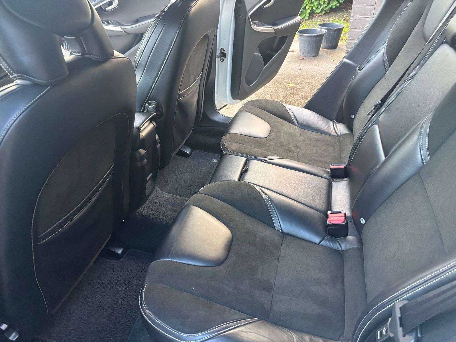 2015 VOLVO V40 2015 VOLVO V40