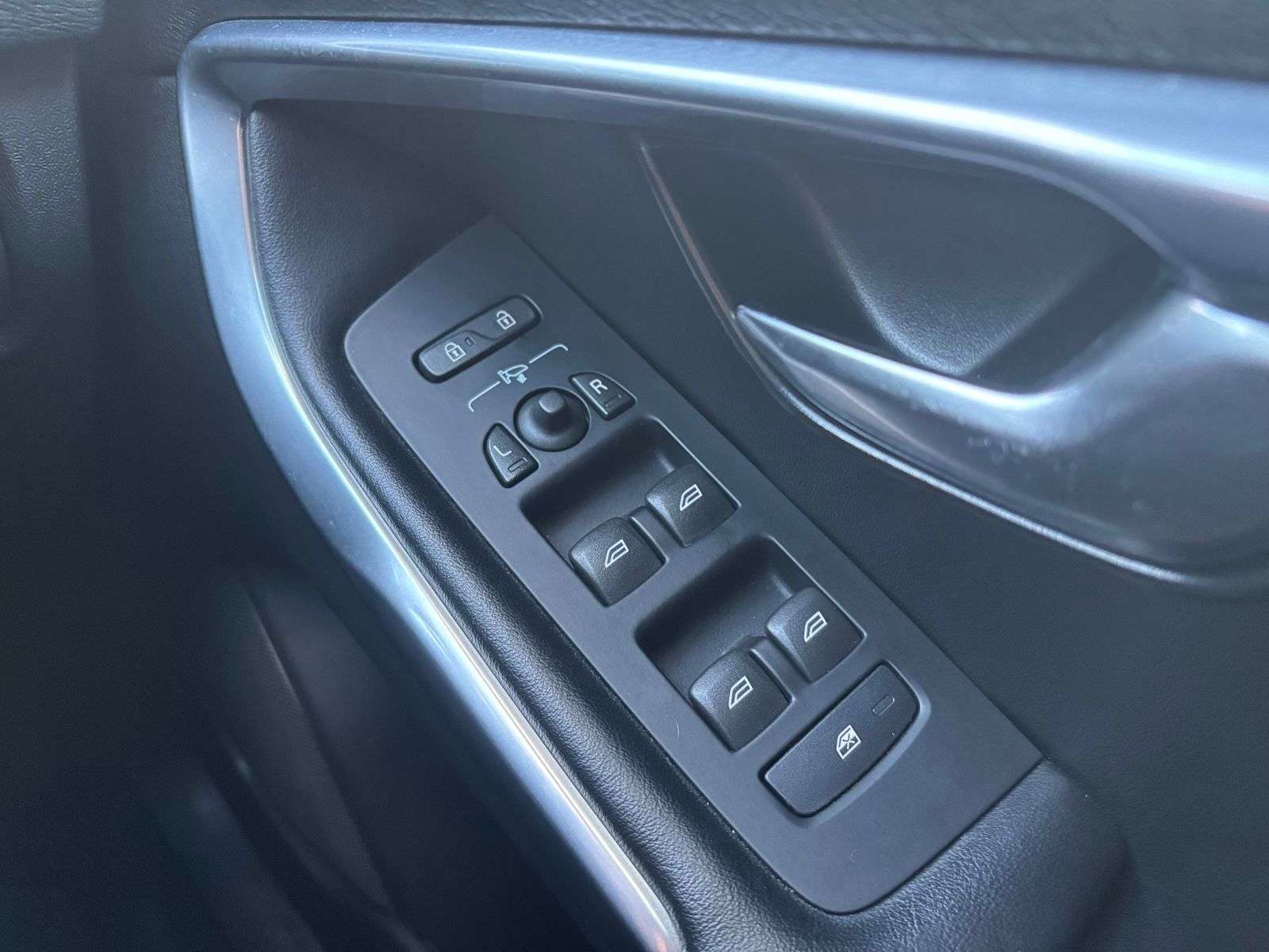 2015 VOLVO V40 2015 VOLVO V40