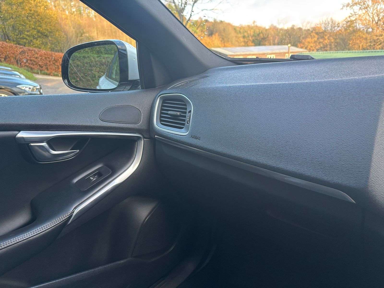 2015 VOLVO V40 2015 VOLVO V40