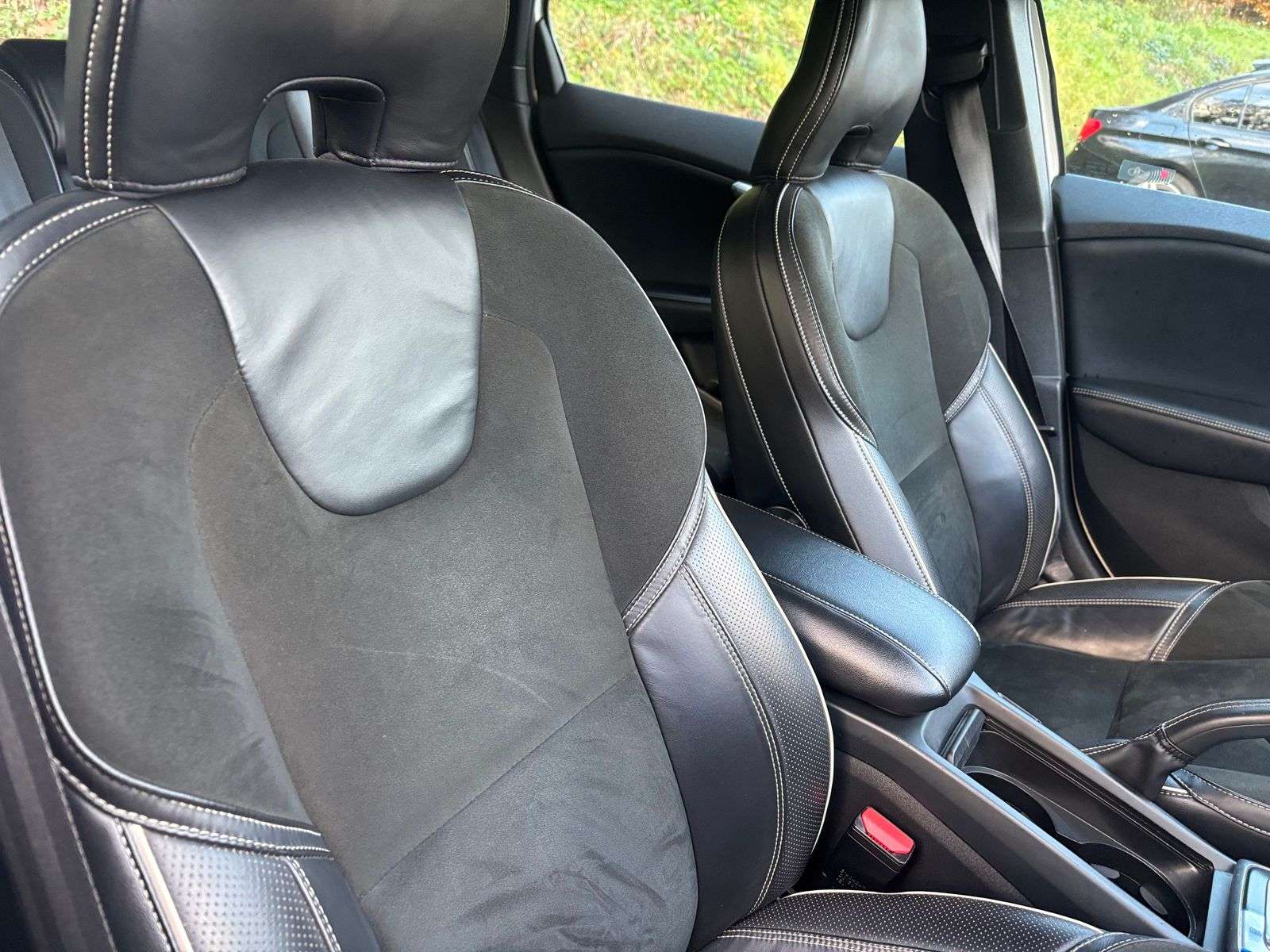 2015 VOLVO V40 2015 VOLVO V40