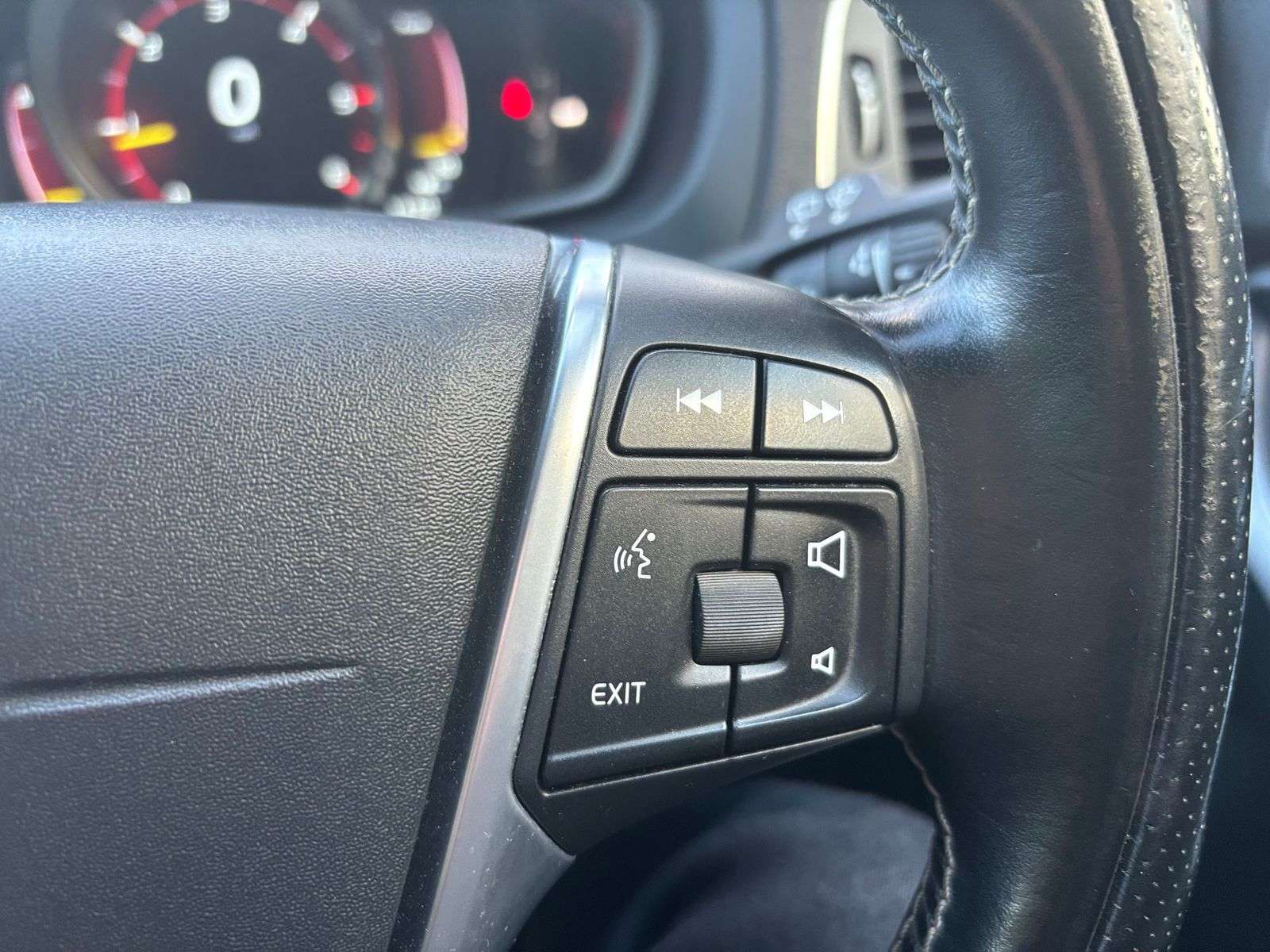 2015 VOLVO V40 2015 VOLVO V40