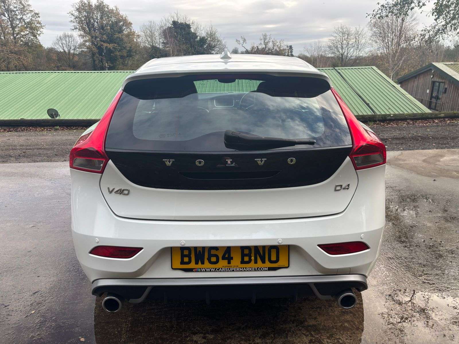 2015 VOLVO V40 2015 VOLVO V40