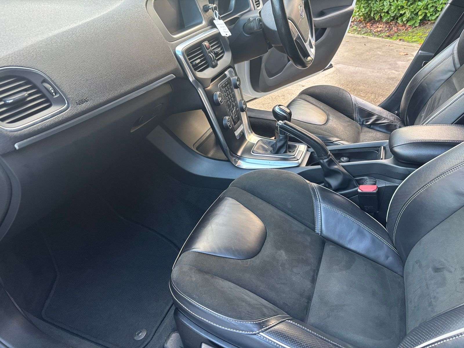 2015 VOLVO V40 2015 VOLVO V40