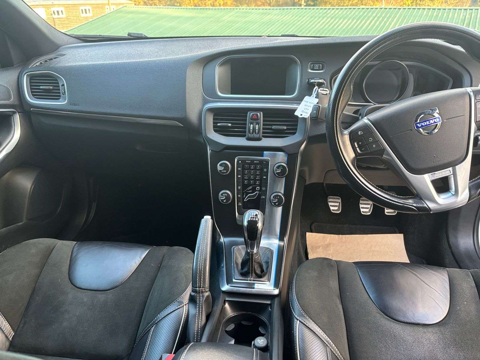 2015 VOLVO V40 2015 VOLVO V40