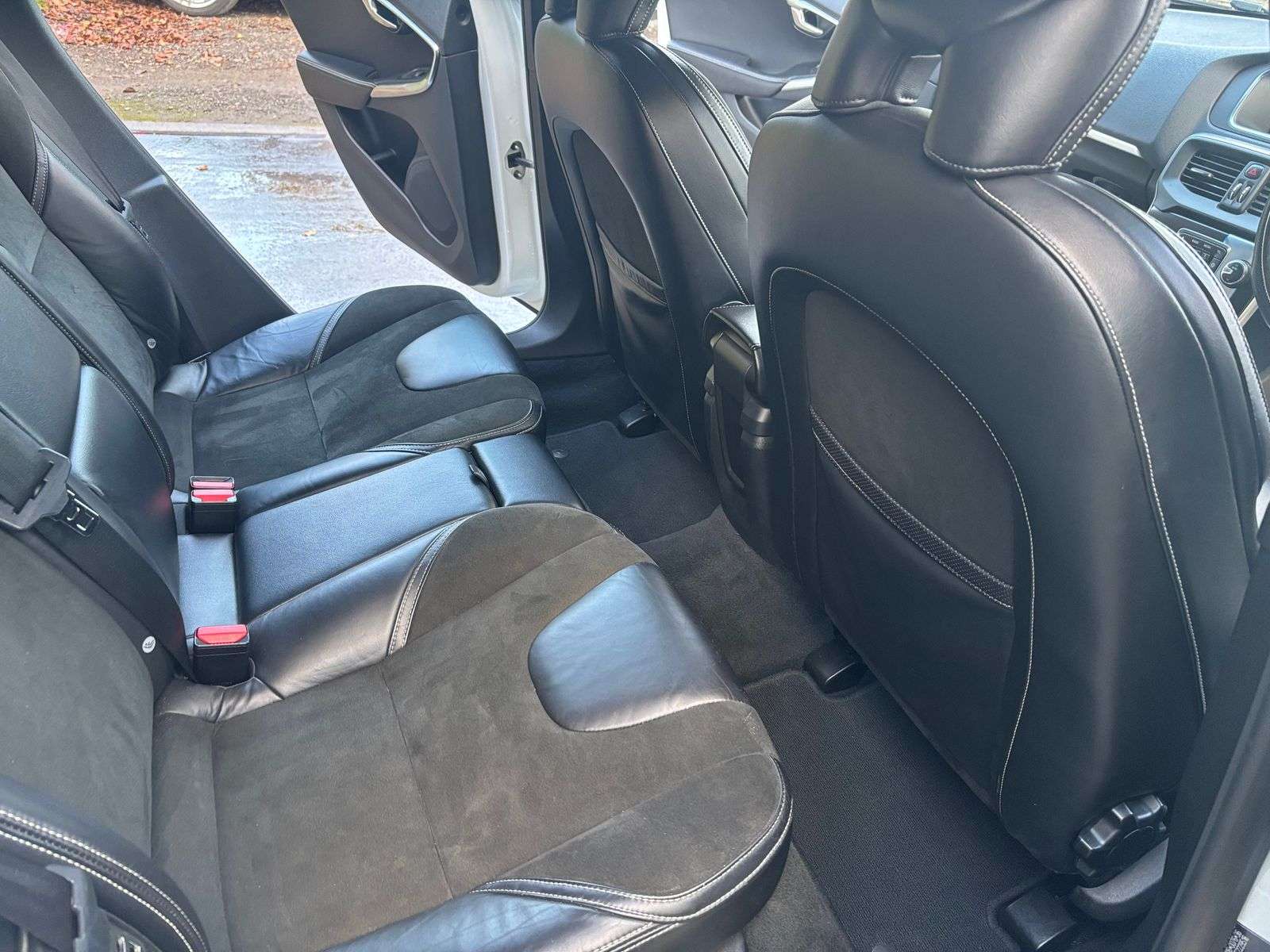 2015 VOLVO V40 2015 VOLVO V40