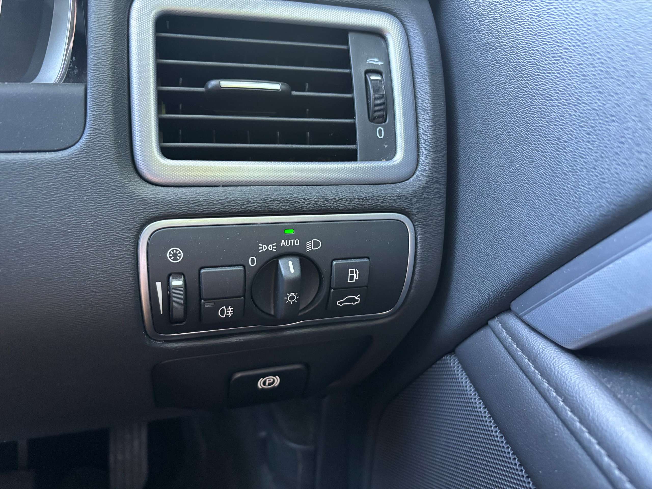 2015 VOLVO V70 2015 VOLVO V70